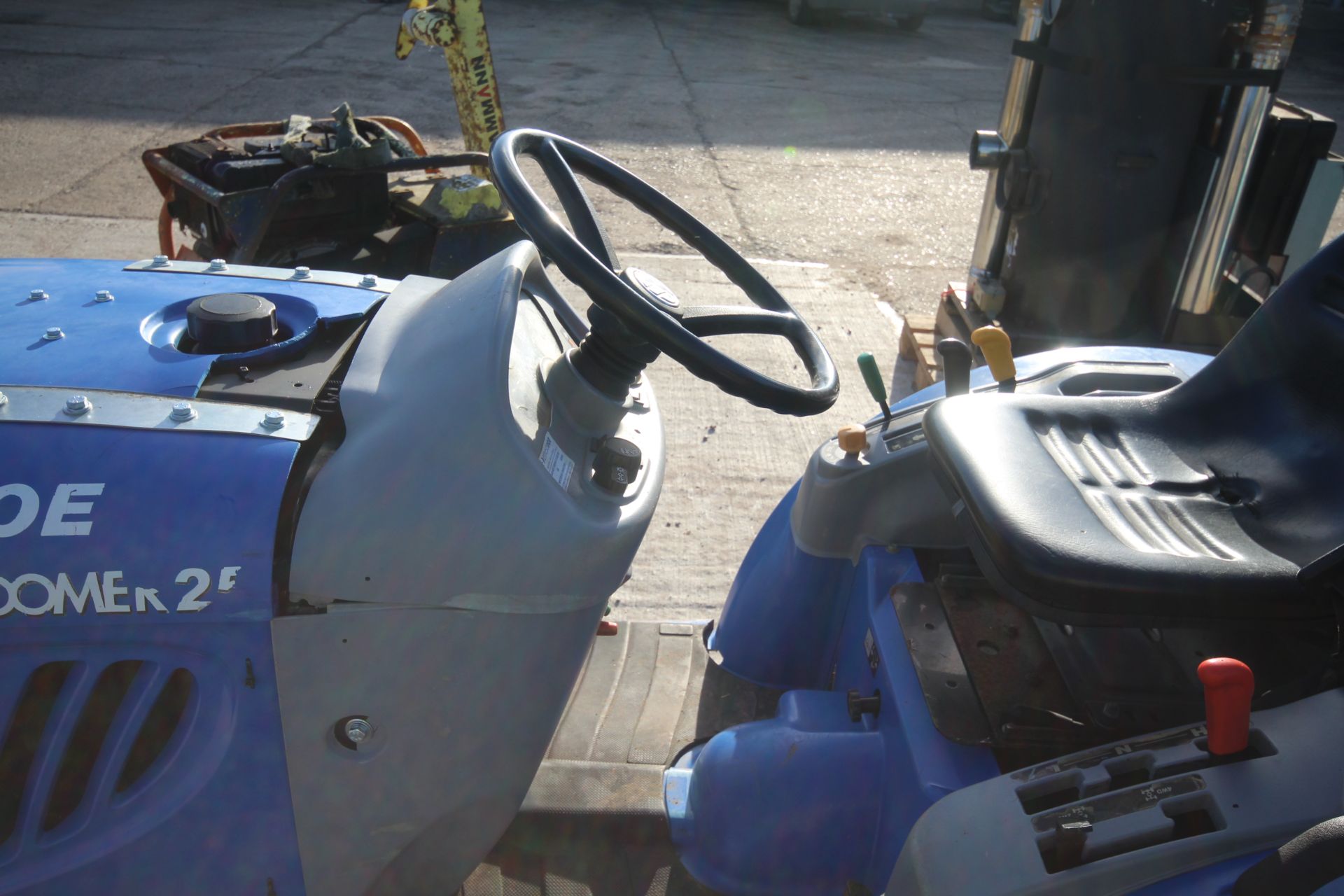 **UDATED DESCRIPTION** New Holland Boomer 25 4WD compact tractor. Registration EU17 AXK. Date of - Image 11 of 50