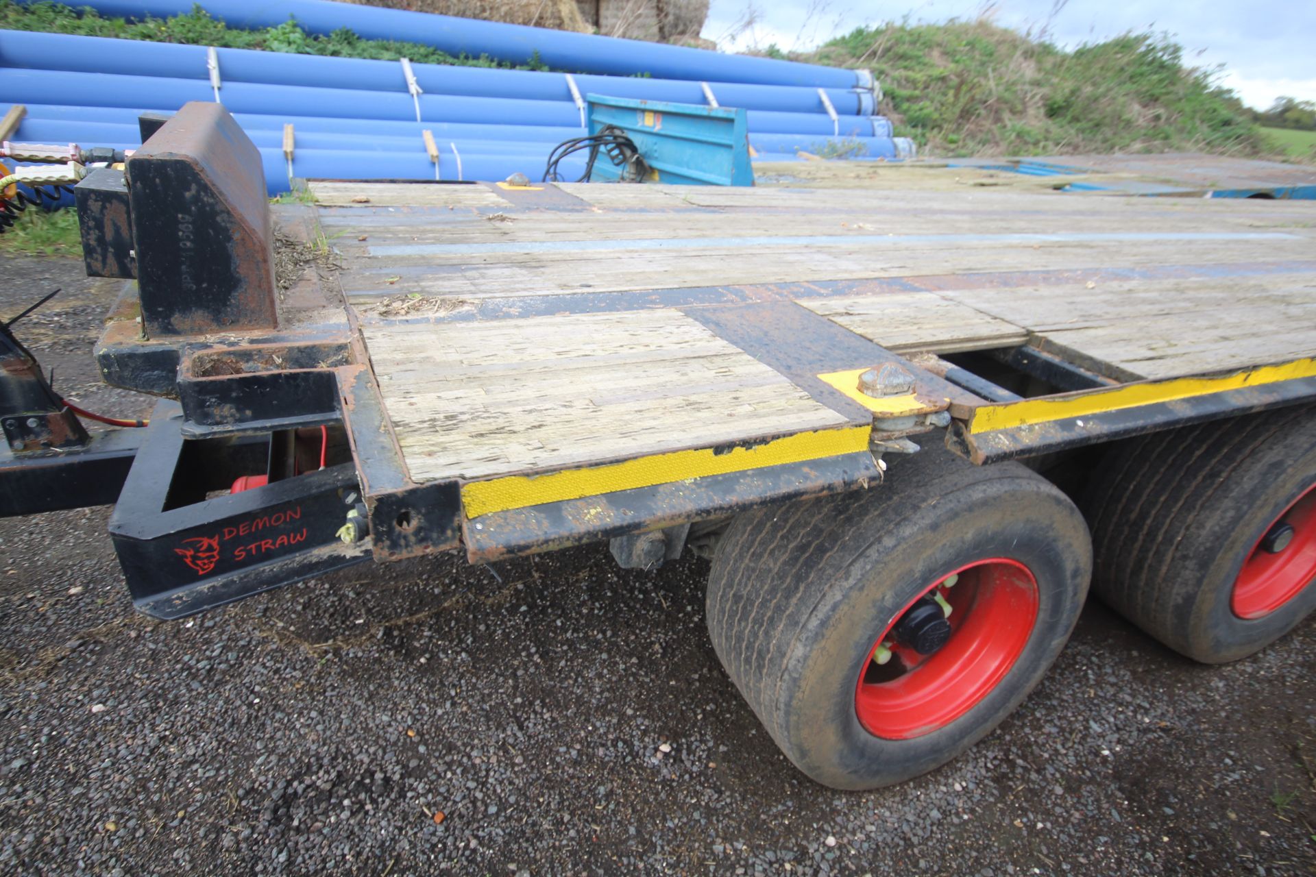 ** UPDATED DESCRIPTION ** c.45ft tri-axle low-ride sloper artic trailer. With low profile super - Image 12 of 58