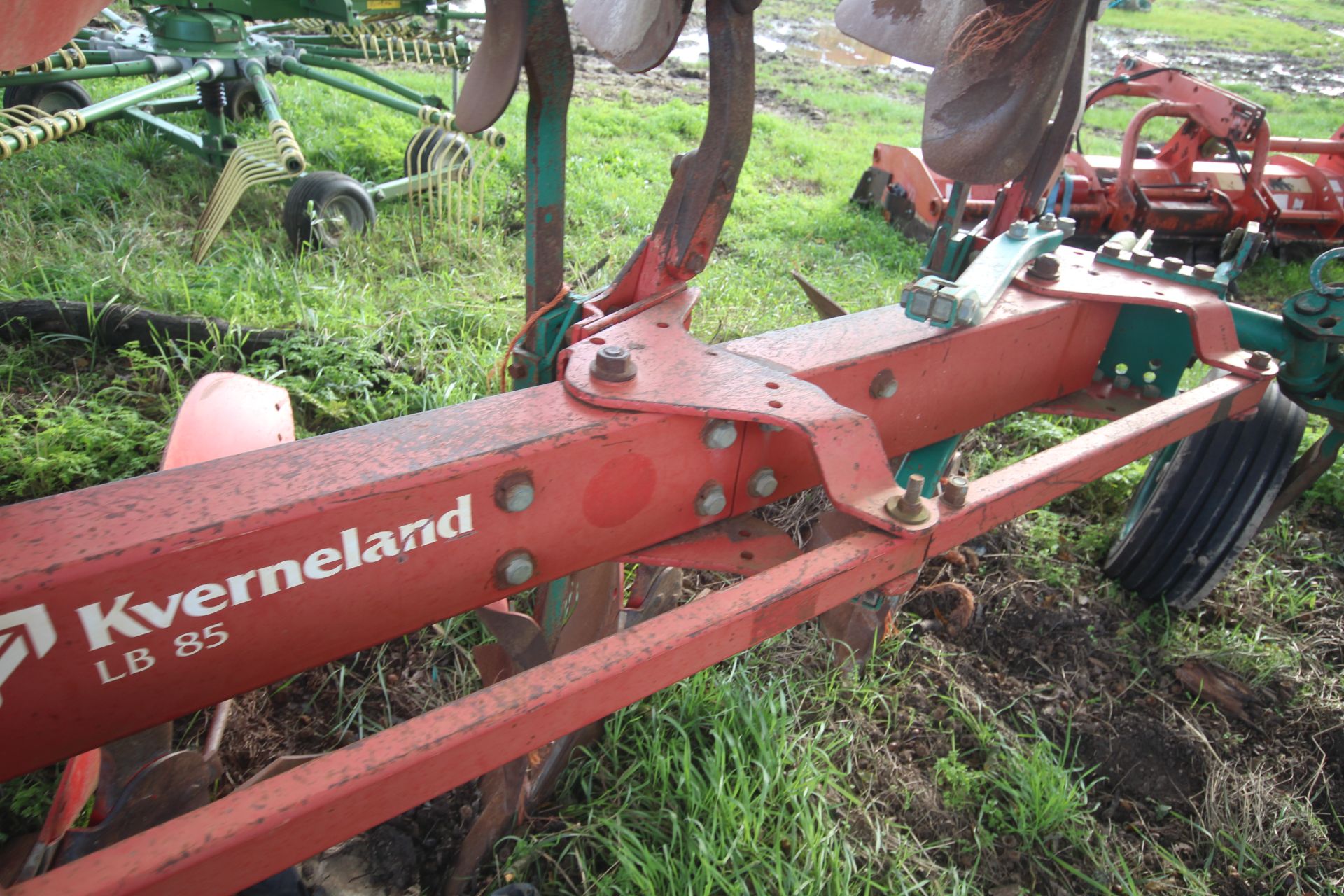 Kverneland LB85 5+1F reversible plough. 85/300/28/HD. With 300HP headstock, 28 bodies, tungsten - Image 20 of 31