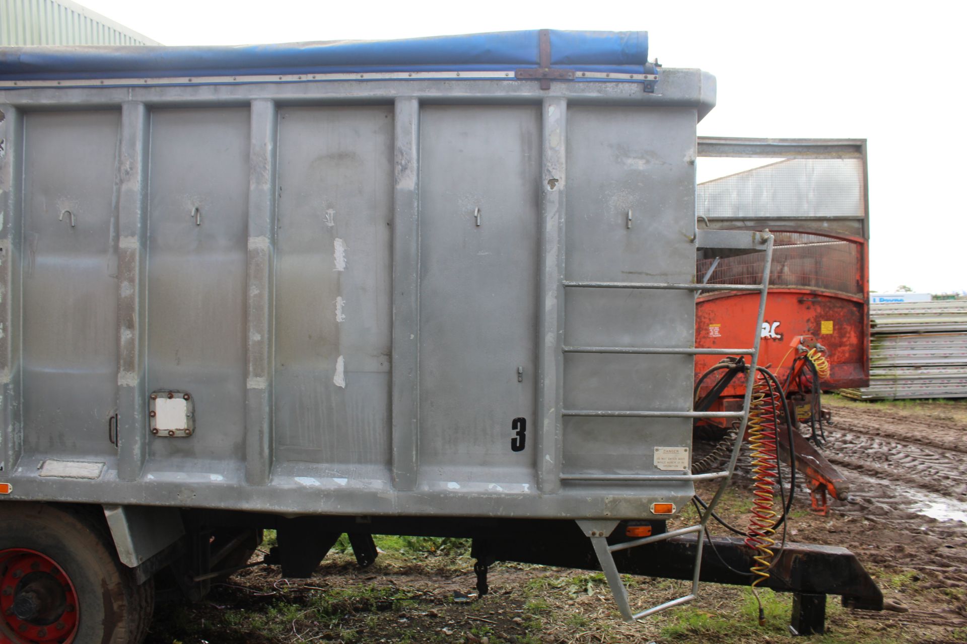 **UPDATED DESCRIPTION** c. 18-20T twin axle lorry conversion tipping trailer. With super singles, - Image 2 of 47