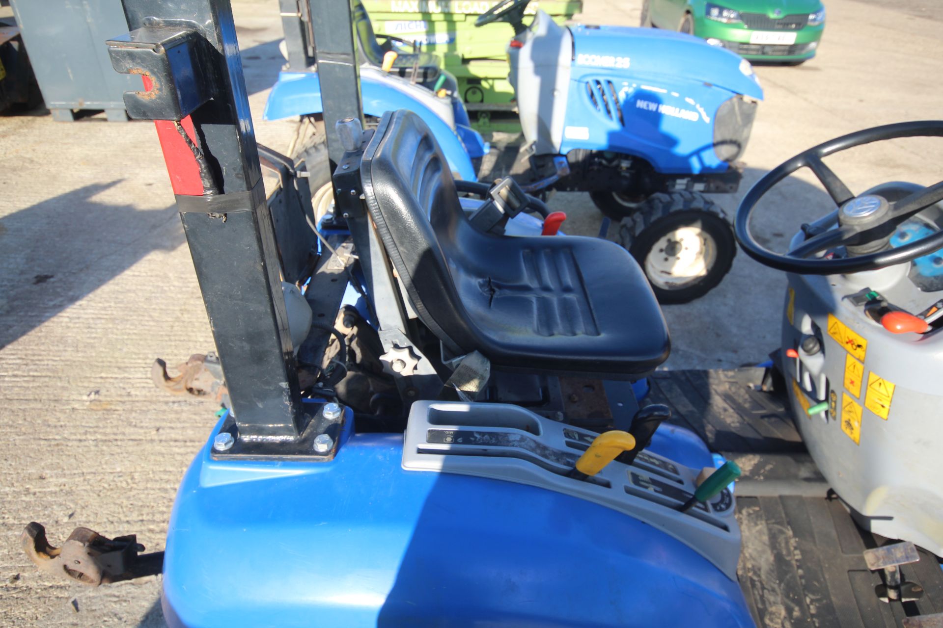 **UDATED DESCRIPTION** New Holland Boomer 25 4WD compact tractor. Registration EU17 AXK. Date of - Image 30 of 50