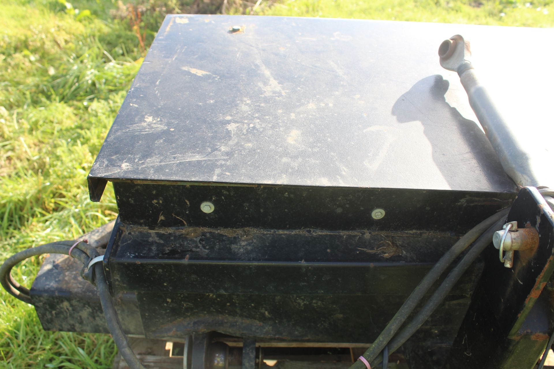 Front linkage mounted hydraulic nudge bar for chaser. With toolbox. V - Image 11 of 19
