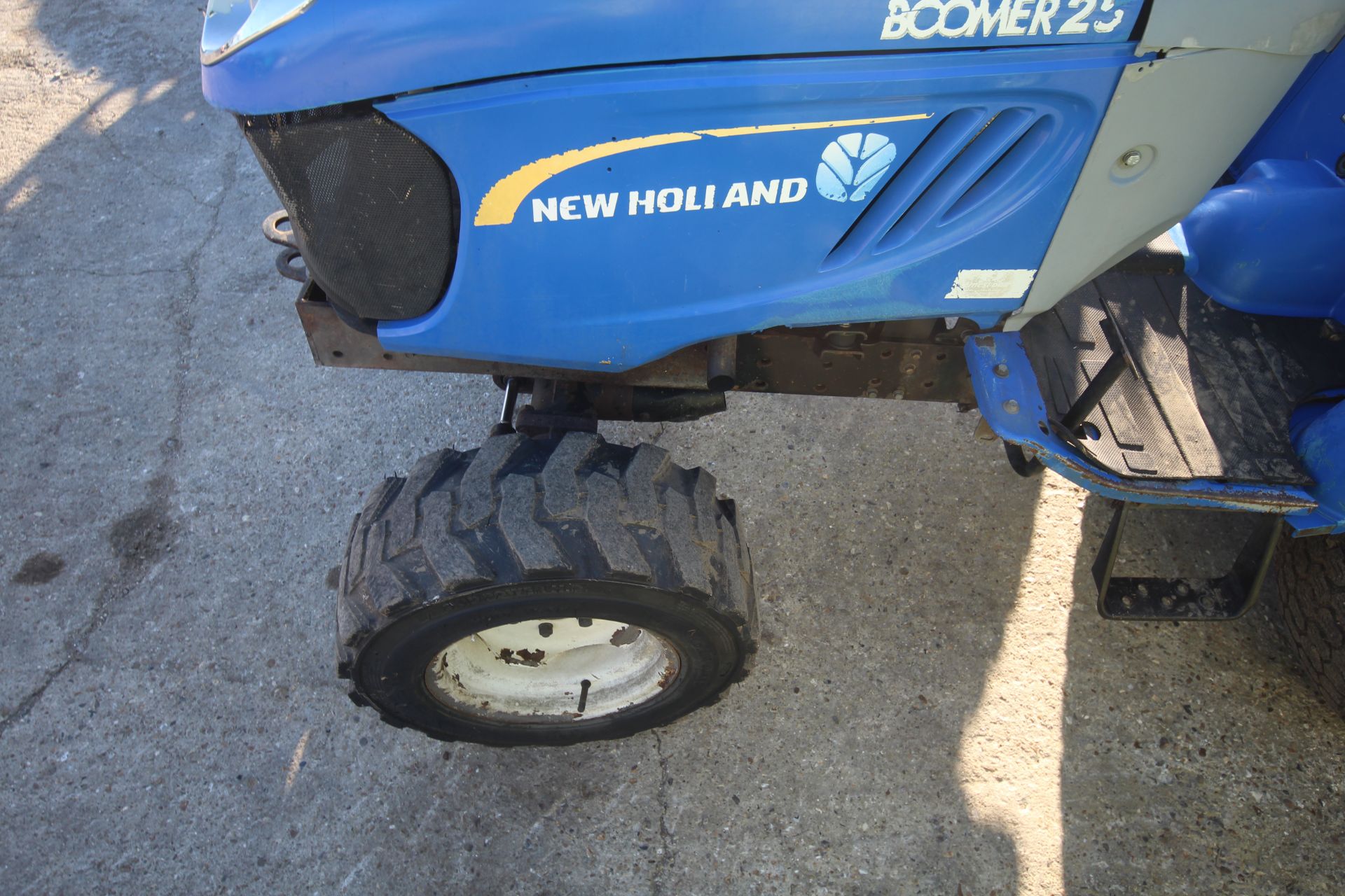 **UPDATED DESCRIPTION** New Holland Boomer 25 4WD compact tractor. Registration AY17 AHF. Date of - Image 6 of 45