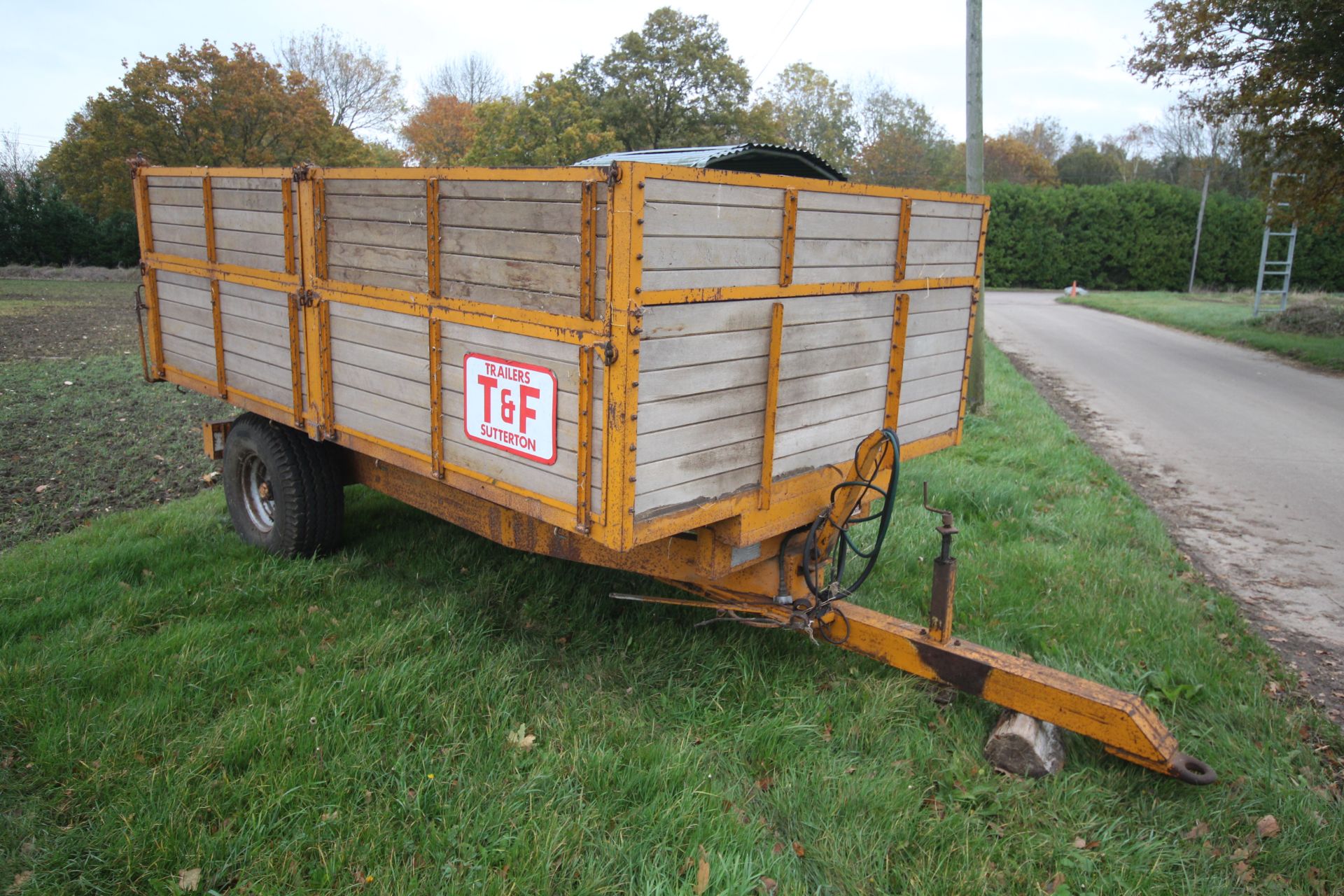 **UPDATED DESCRIPTION** T&F c.5T double drop side single axle tipping trailer. Included by kind - Image 2 of 28