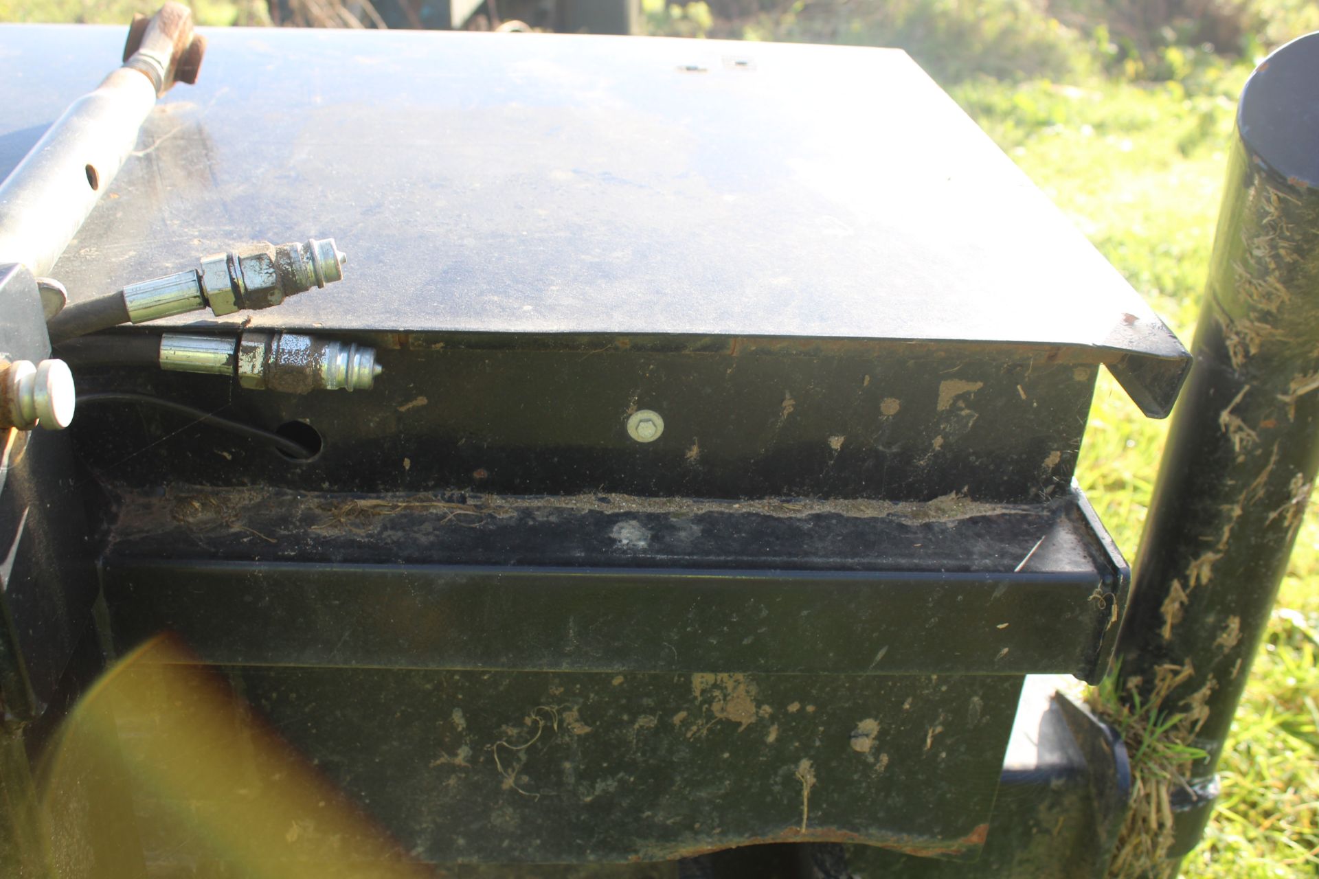 Front linkage mounted hydraulic nudge bar for chaser. With toolbox. V - Image 14 of 19