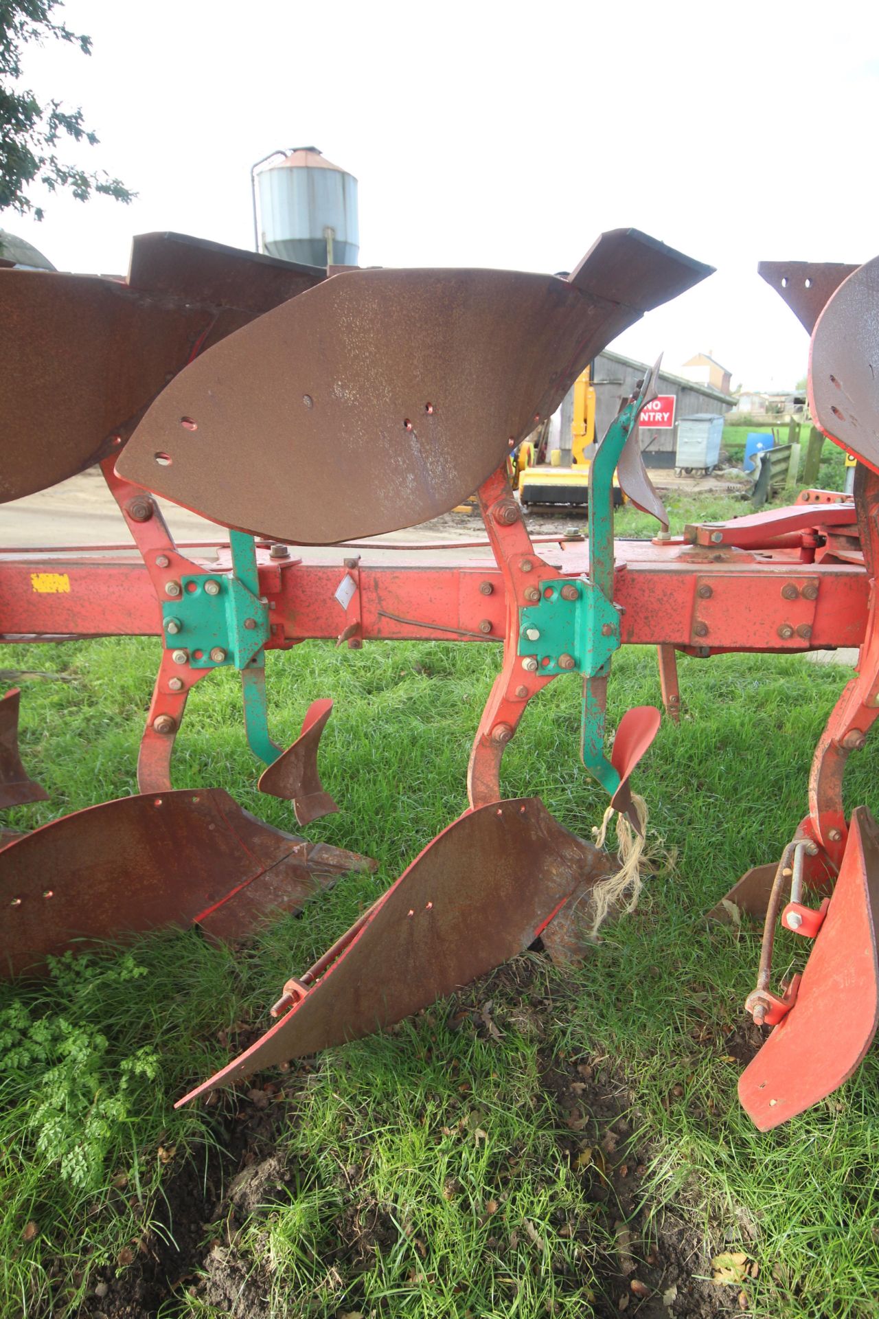 Kverneland LB85 5+1F reversible plough. 85/300/28/HD. With 300HP headstock, 28 bodies, tungsten - Image 29 of 31