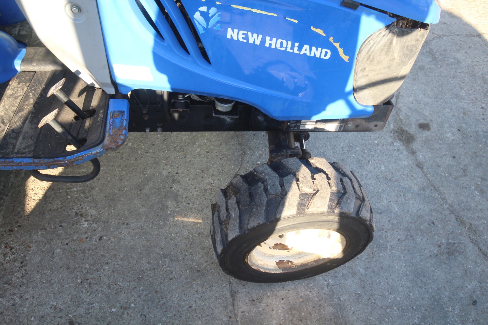 **UPDATED DESCRIPTION** New Holland Boomer 25 4WD compact tractor. Registration AY17 AHF. Date of - Image 34 of 45