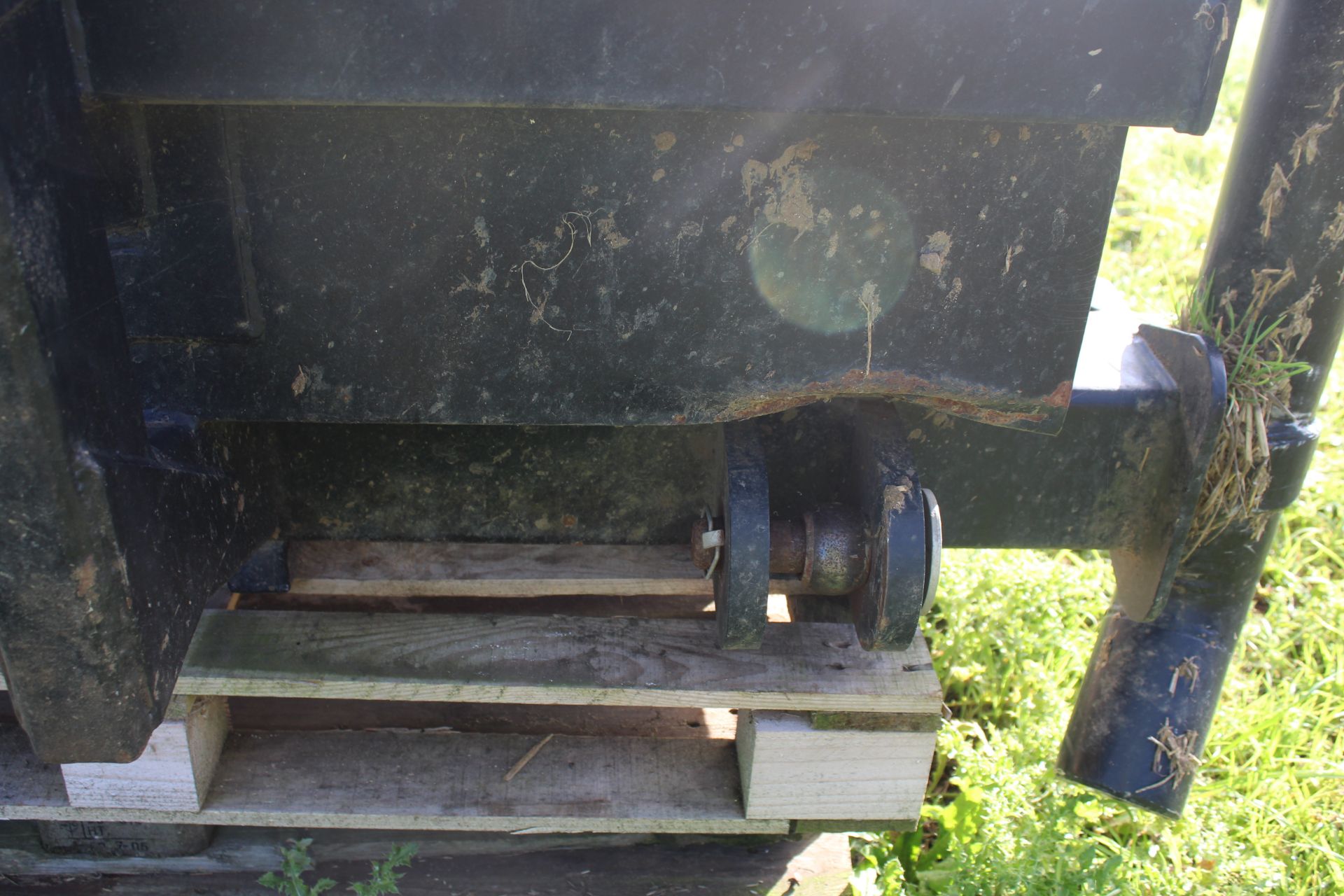 Front linkage mounted hydraulic nudge bar for chaser. With toolbox. V - Image 15 of 19