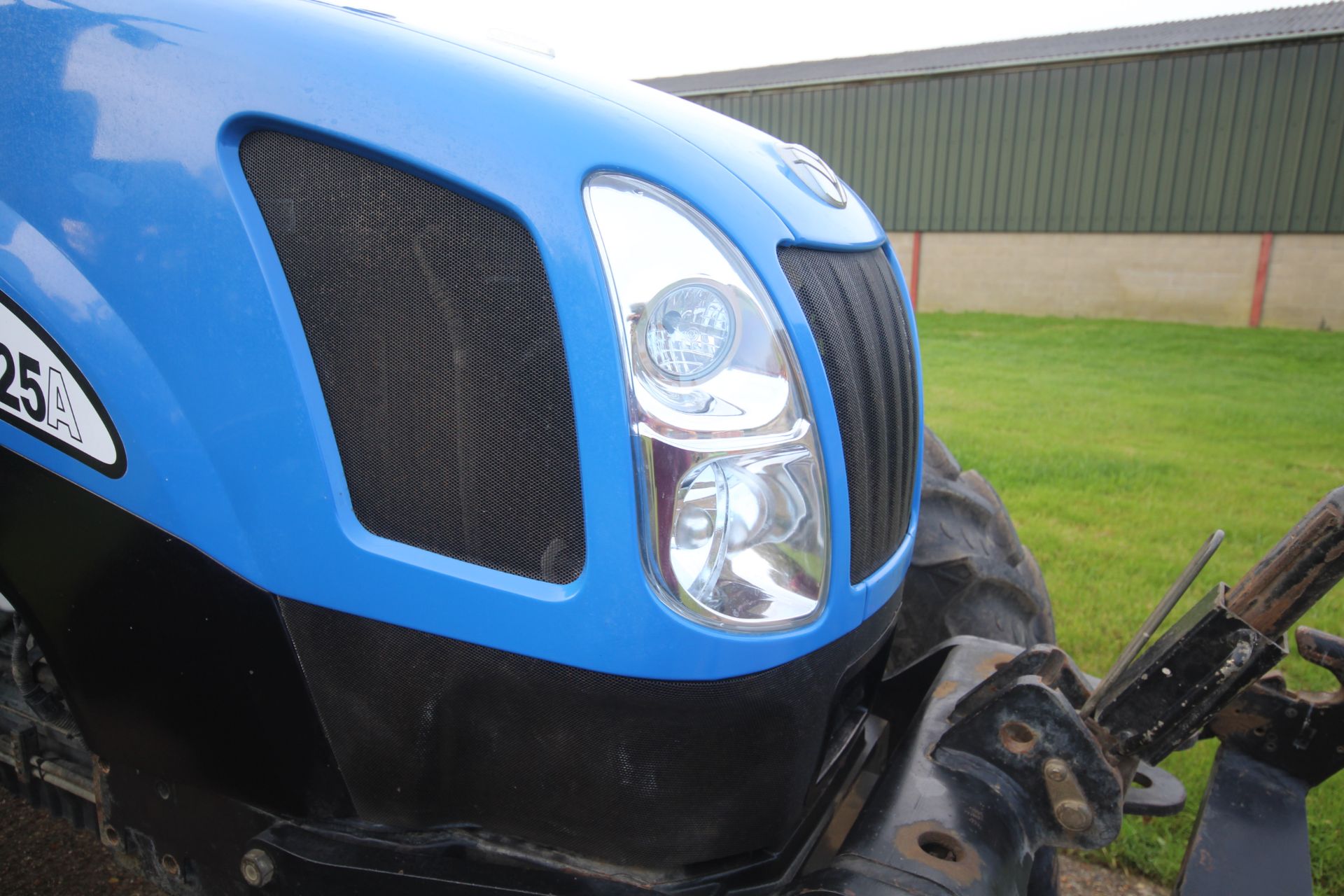 New Holland TS125A 4WD tractor. Registration AU04 ECC. Date of first registration 01/03/2004. 5, - Image 16 of 107