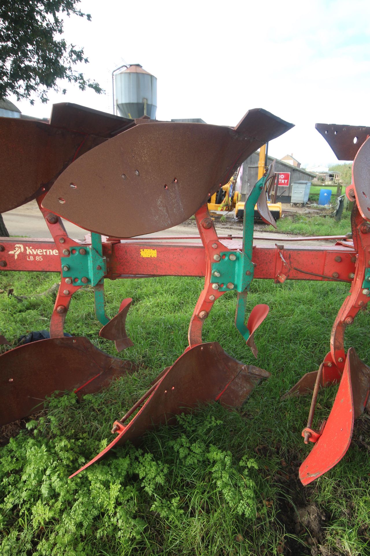Kverneland LB85 5+1F reversible plough. 85/300/28/HD. With 300HP headstock, 28 bodies, tungsten - Image 28 of 31