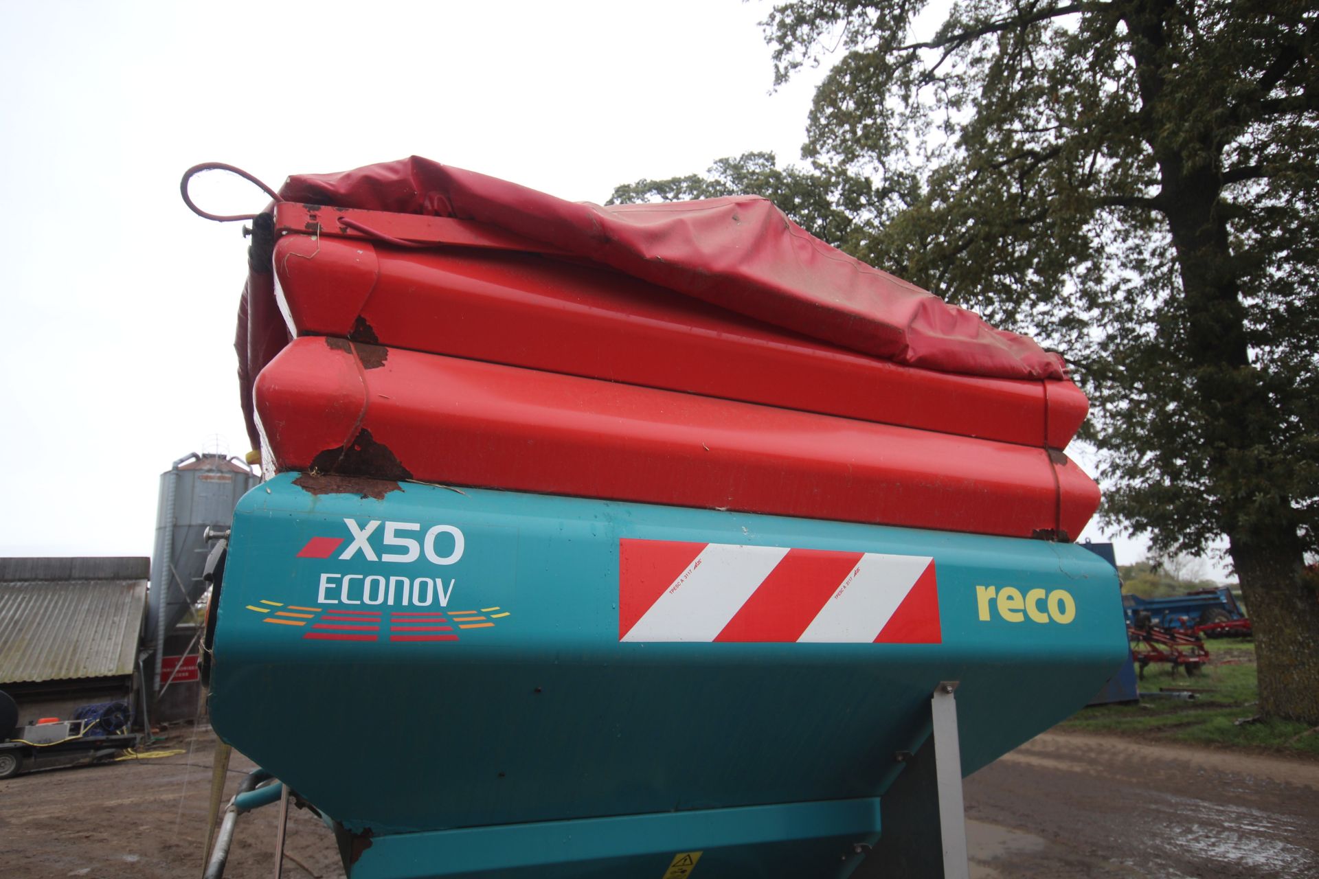 **UPDATED DESCRIPTION** Reco Sulky X50 Econov 4T twin disc fertiliser spreader. 2014. With hopper - Image 13 of 25