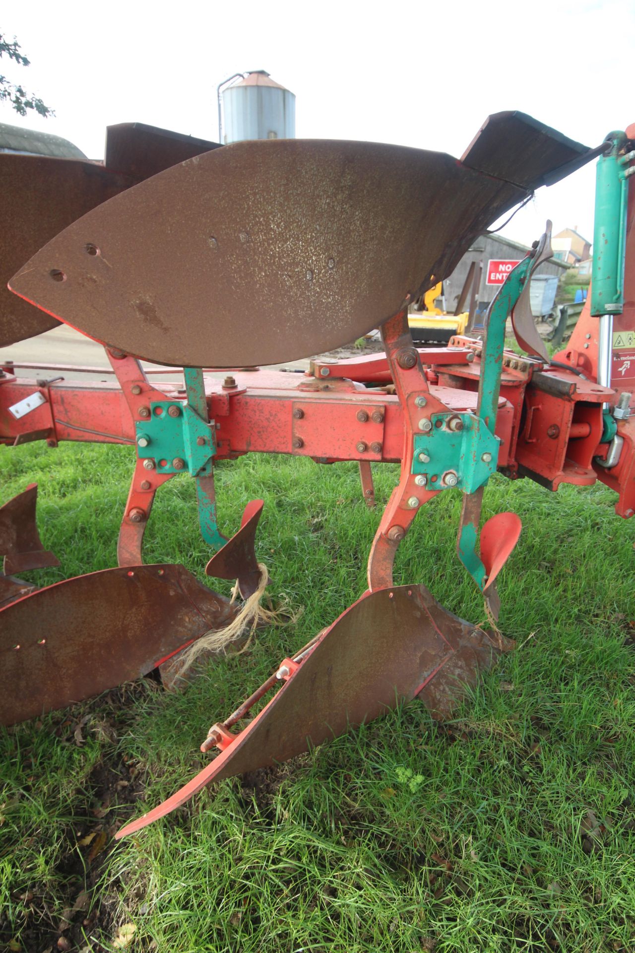 Kverneland LB85 5+1F reversible plough. 85/300/28/HD. With 300HP headstock, 28 bodies, tungsten - Image 30 of 31