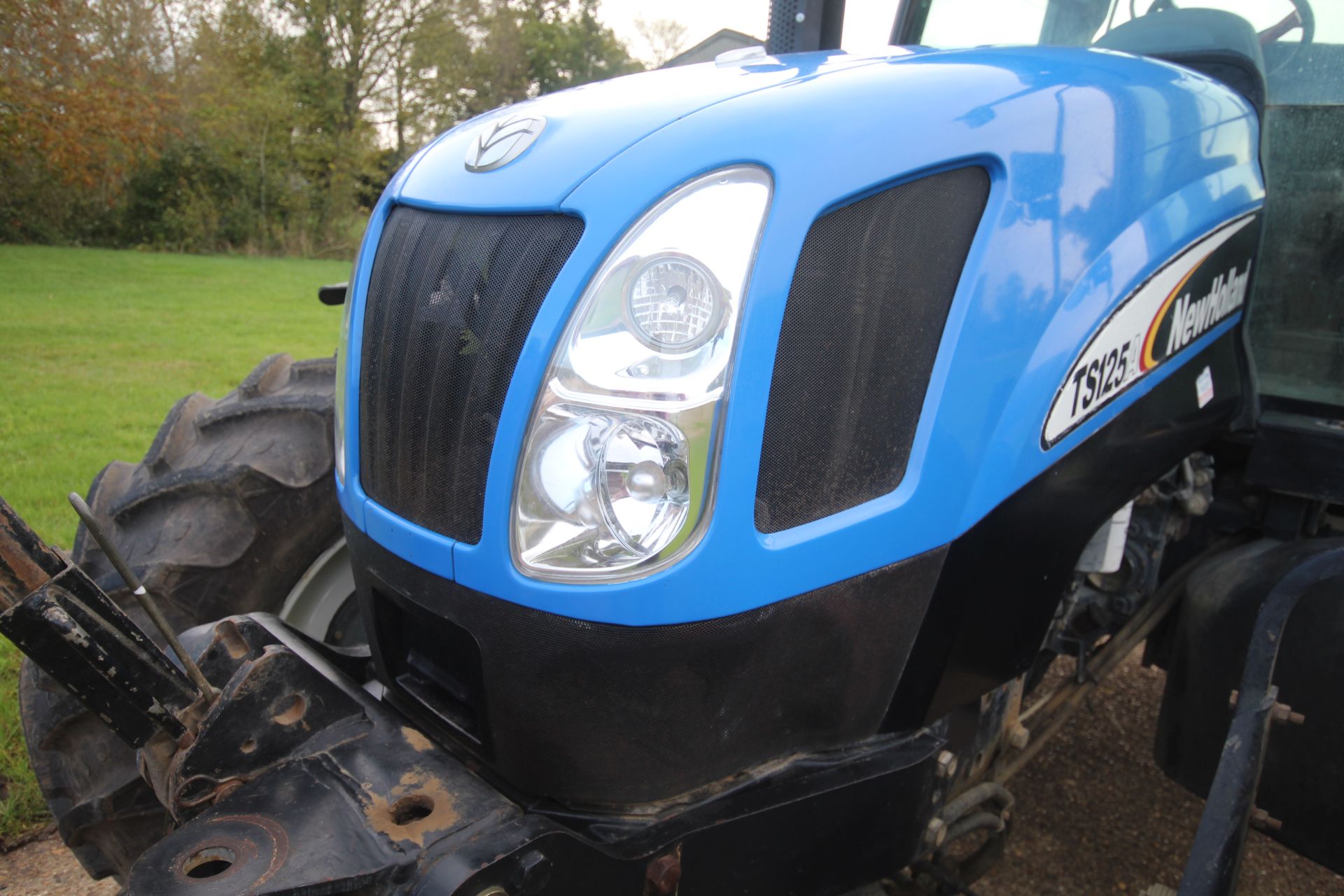 New Holland TS125A 4WD tractor. Registration AU04 ECC. Date of first registration 01/03/2004. 5, - Image 63 of 107