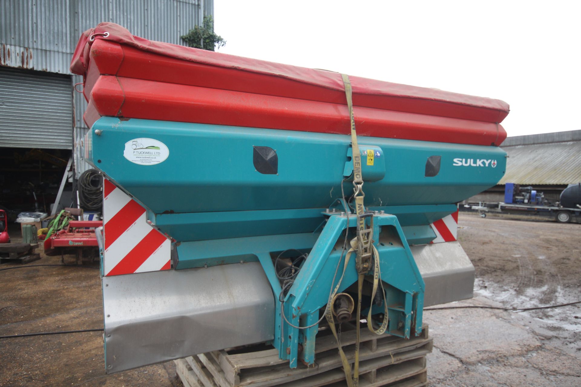 **UPDATED DESCRIPTION** Reco Sulky X50 Econov 4T twin disc fertiliser spreader. 2014. With hopper