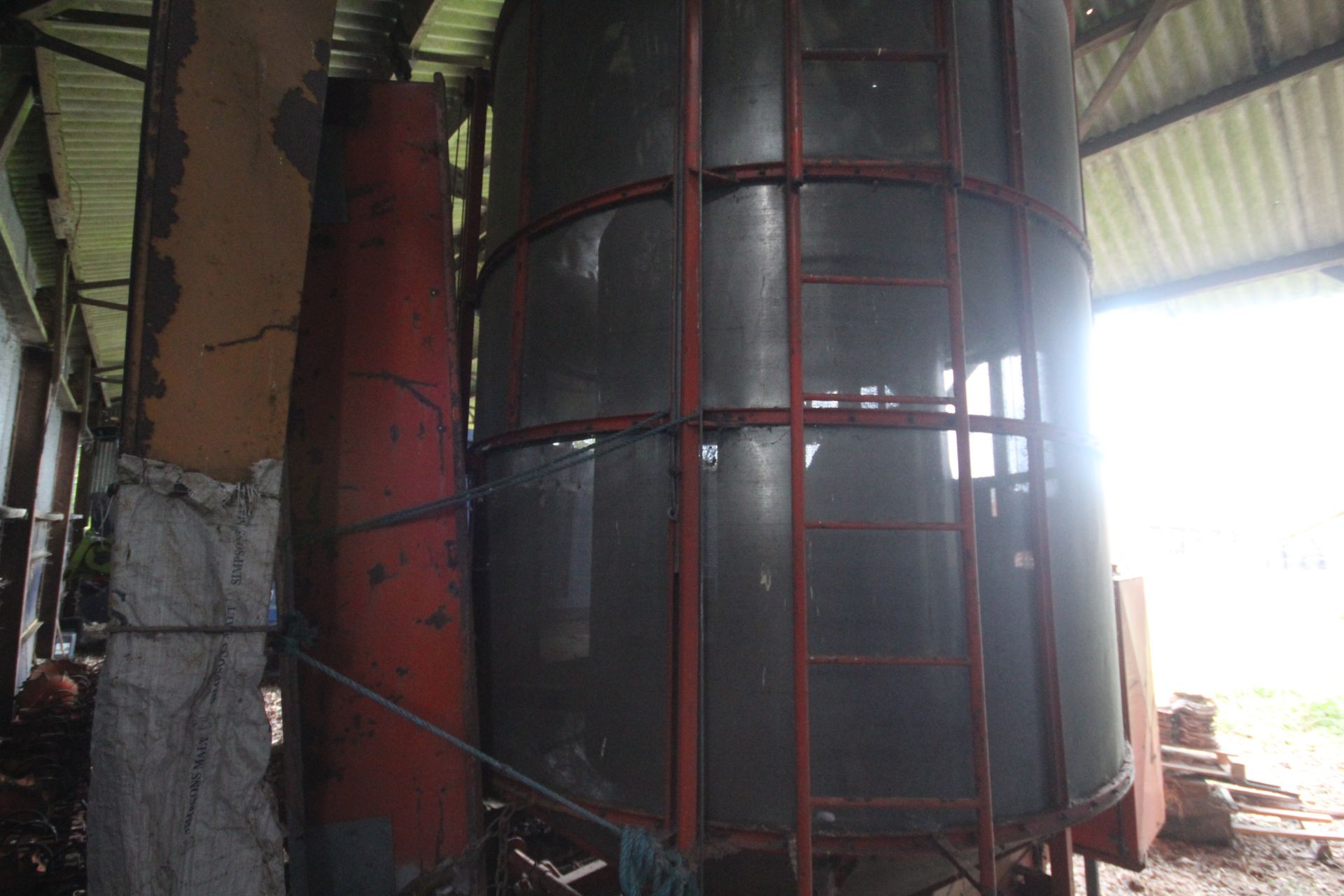 Master 12T diesel fired mobile grain drier. Owned for 25 years, unused for 10 years but dry - Image 4 of 41