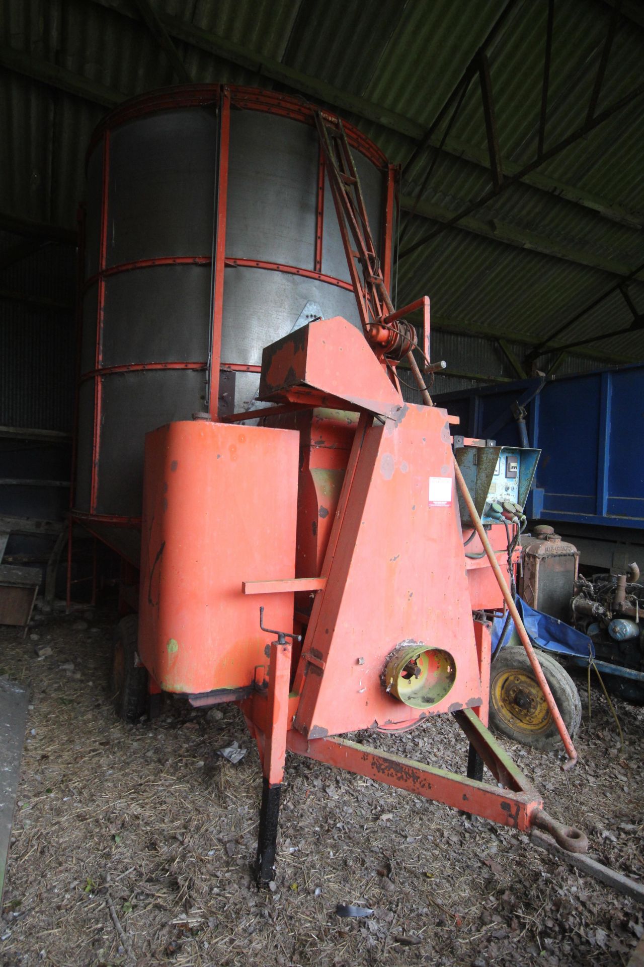 Master 12T diesel fired mobile grain drier. Owned for 25 years, unused for 10 years but dry - Image 2 of 41