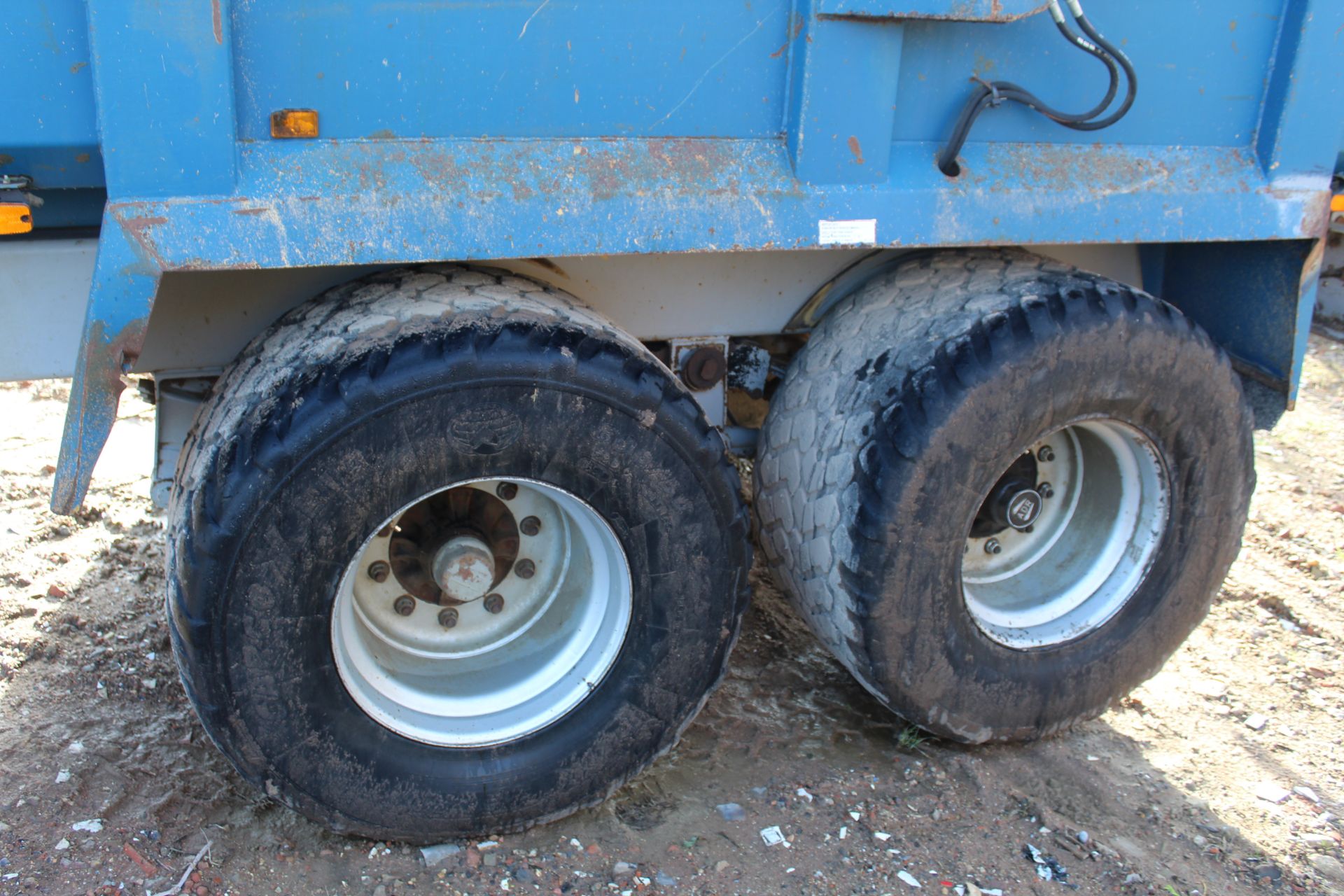 Marston 18T twin axle tipping trailer. 2005. With flotation wheels and tyres, air brakes, - Image 27 of 64