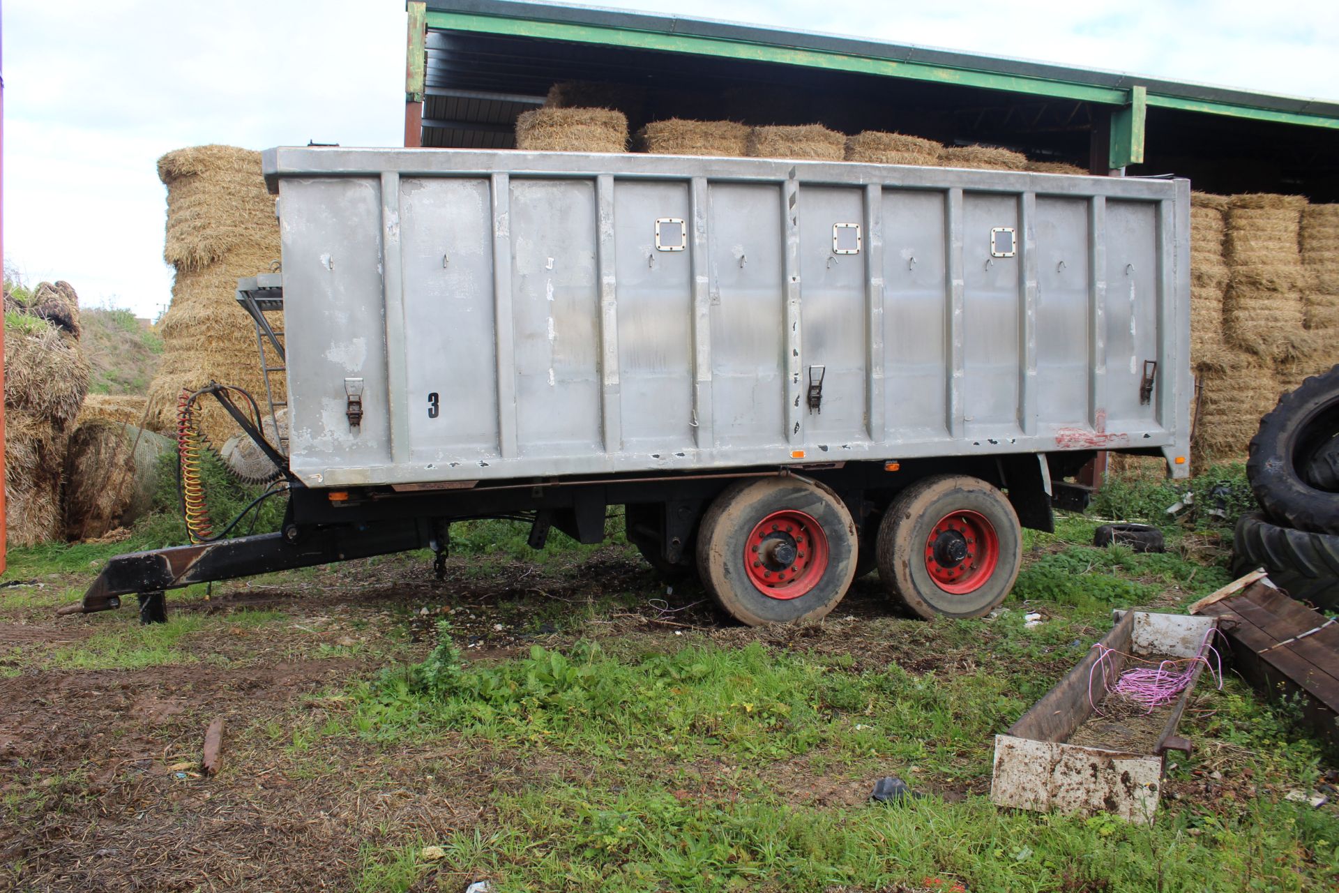 **UPDATED DESCRIPTION** c. 18-20T twin axle lorry conversion tipping trailer. With super singles, - Image 6 of 47