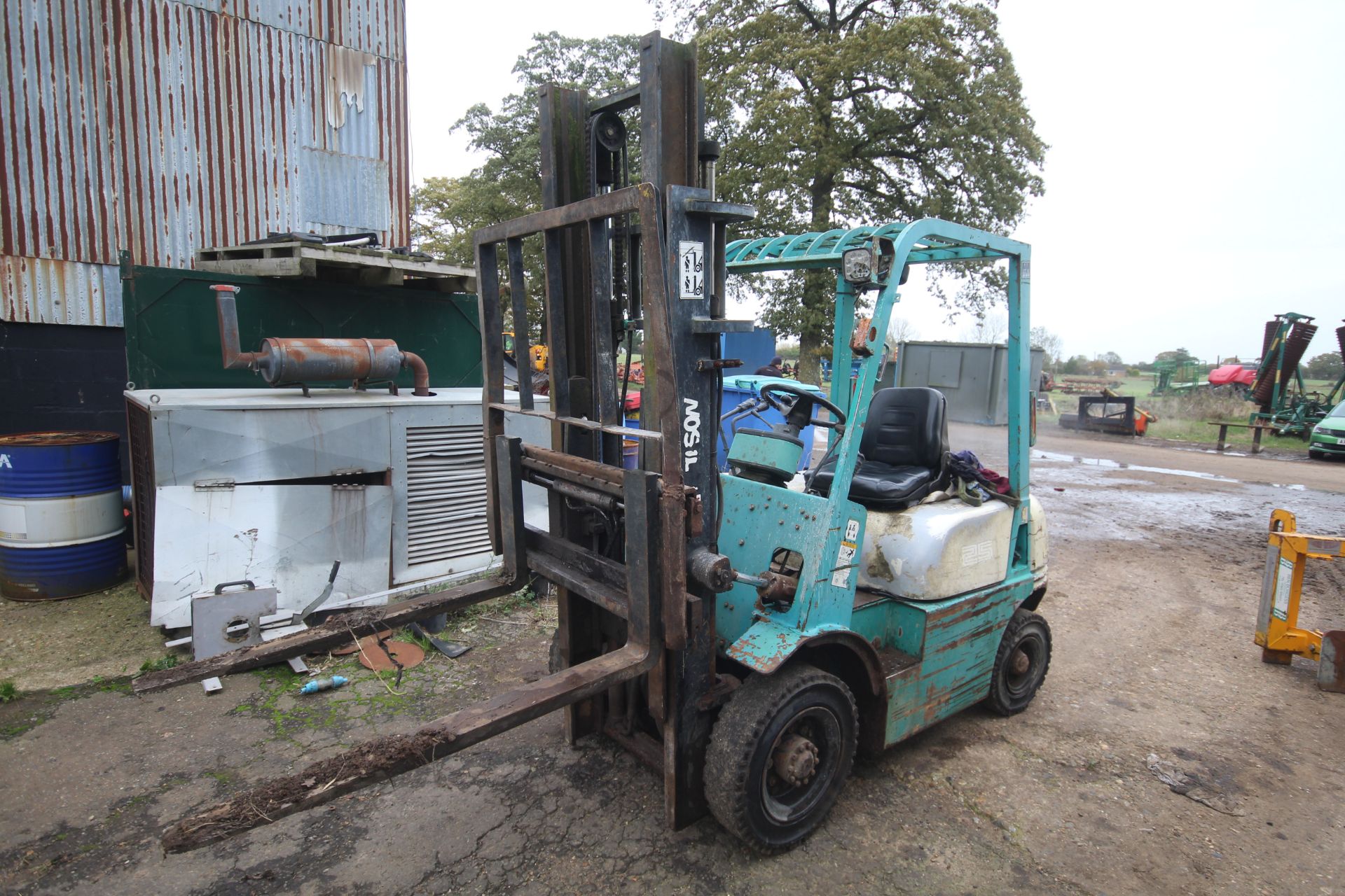 **UPDATED DESCRIPTION** Artison FD25 2.5T diesel masted forklift. With side shift. V **TO BE