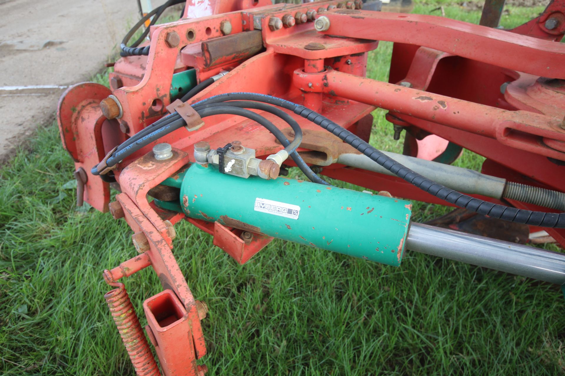 Kverneland LB85 5+1F reversible plough. 85/300/28/HD. With 300HP headstock, 28 bodies, tungsten - Image 14 of 31