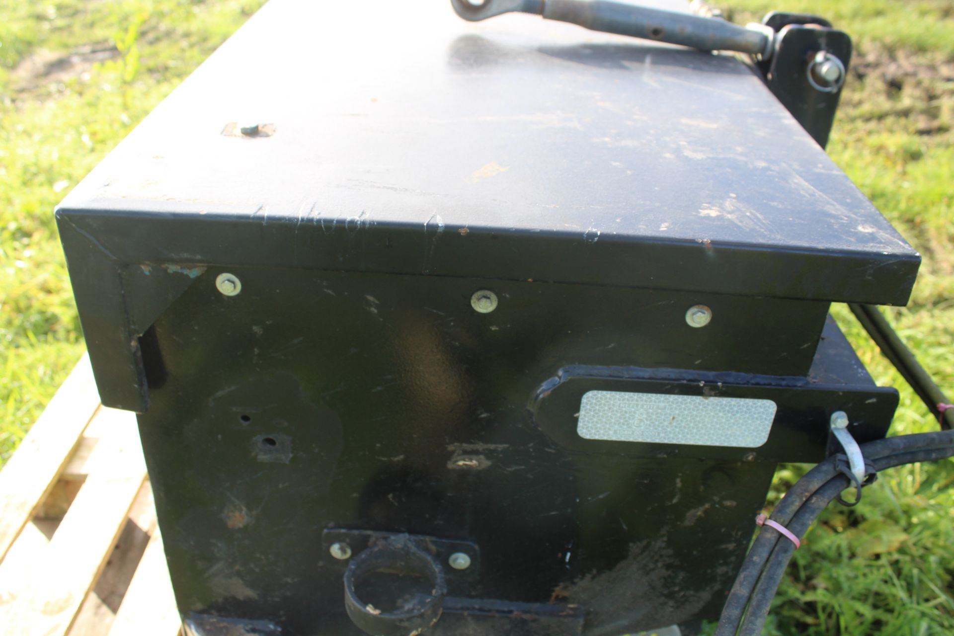 Front linkage mounted hydraulic nudge bar for chaser. With toolbox. V - Image 9 of 19