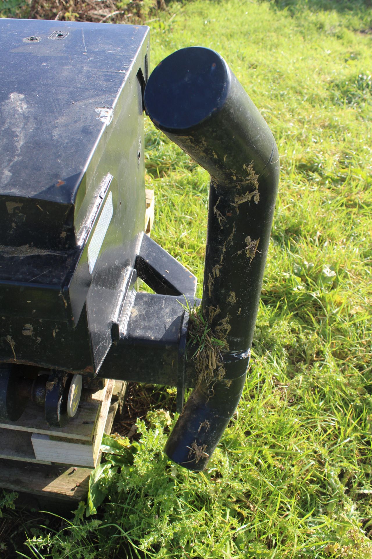 Front linkage mounted hydraulic nudge bar for chaser. With toolbox. V - Image 16 of 19