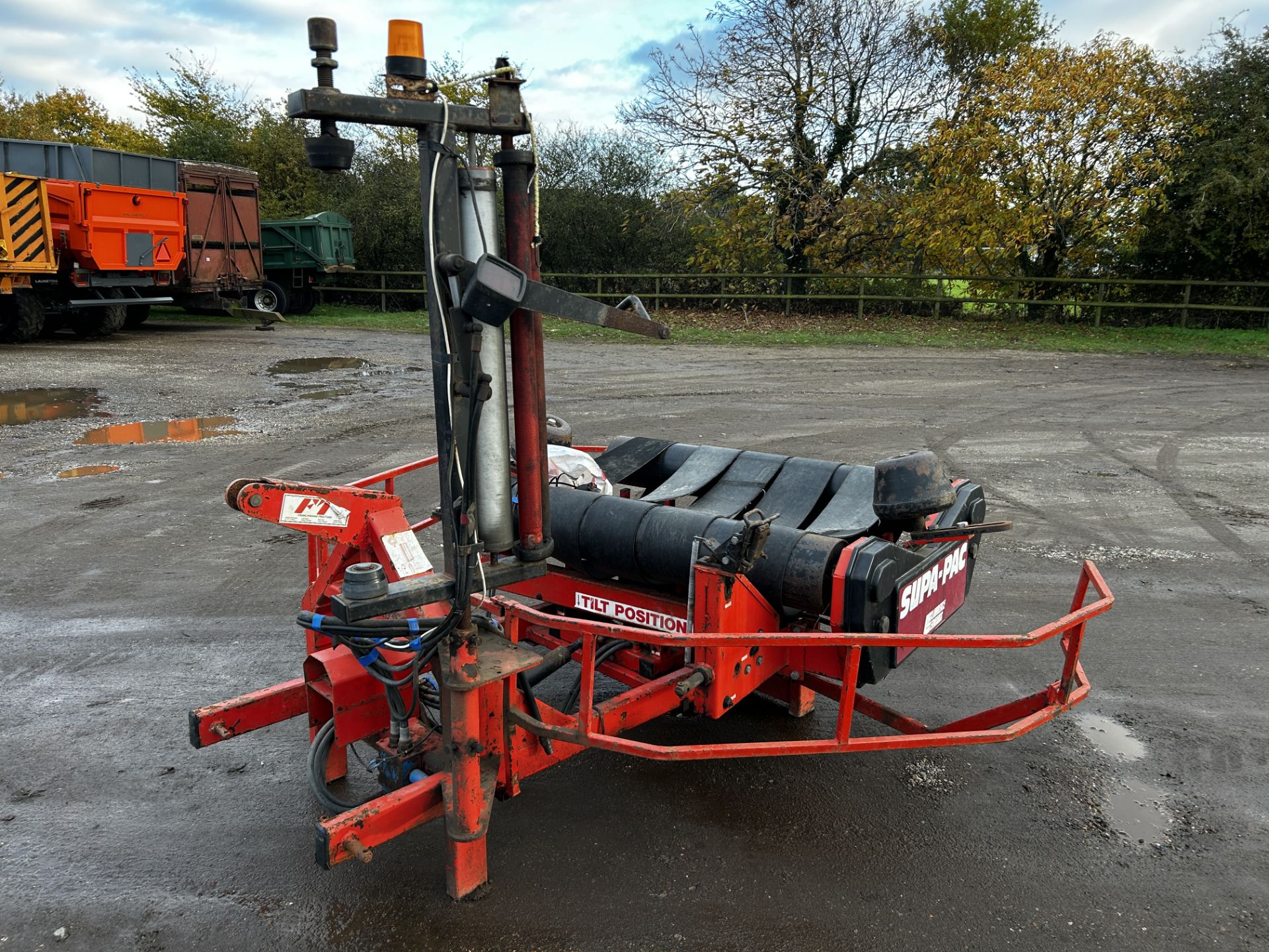 Lawrence Edward Supa-Pac remote control and automatic static linkage mounted hydraulic driven bale - Image 2 of 18