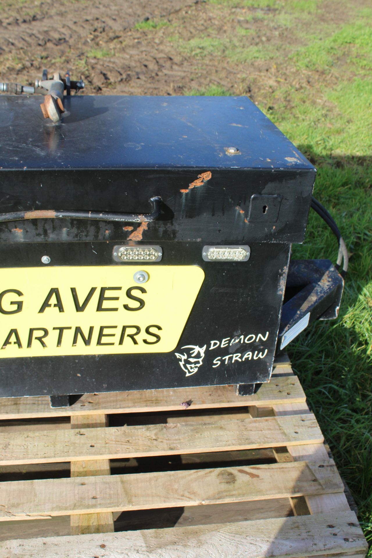 Front linkage mounted hydraulic nudge bar for chaser. With toolbox. V - Image 6 of 19