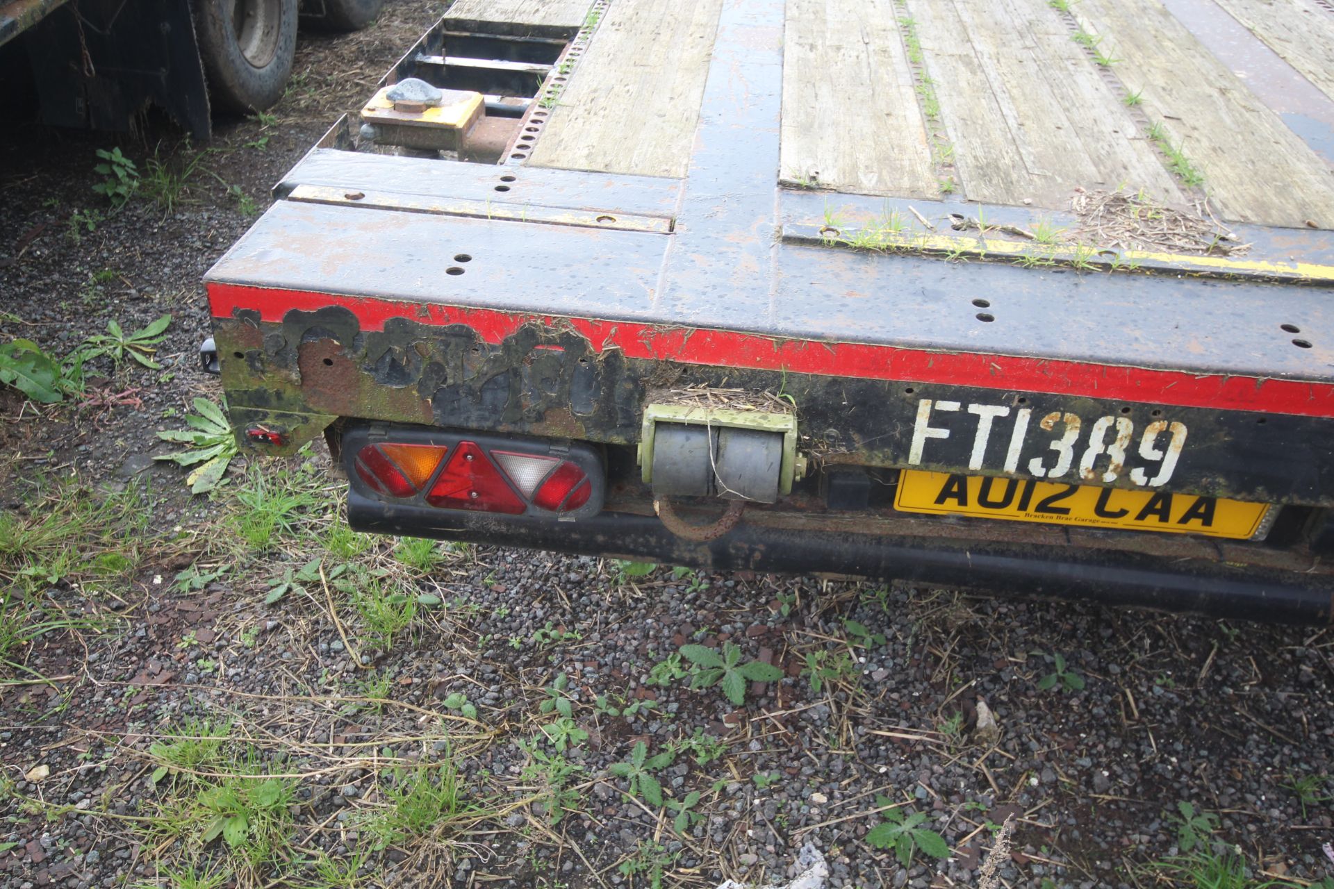 ** UPDATED DESCRIPTION ** c.45ft tri-axle low-ride sloper artic trailer. With low profile super - Image 35 of 58