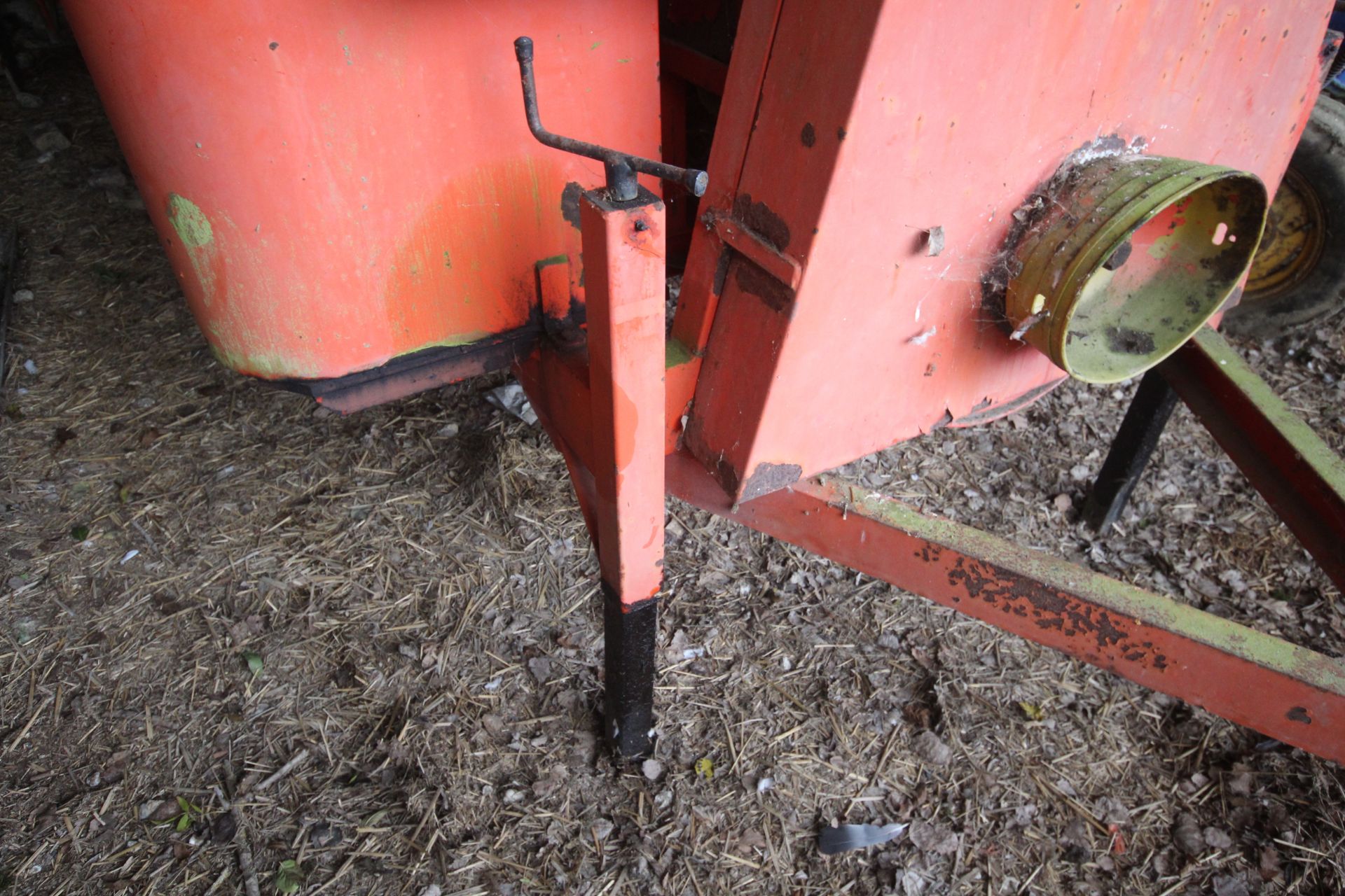 Master 12T diesel fired mobile grain drier. Owned for 25 years, unused for 10 years but dry - Image 10 of 41