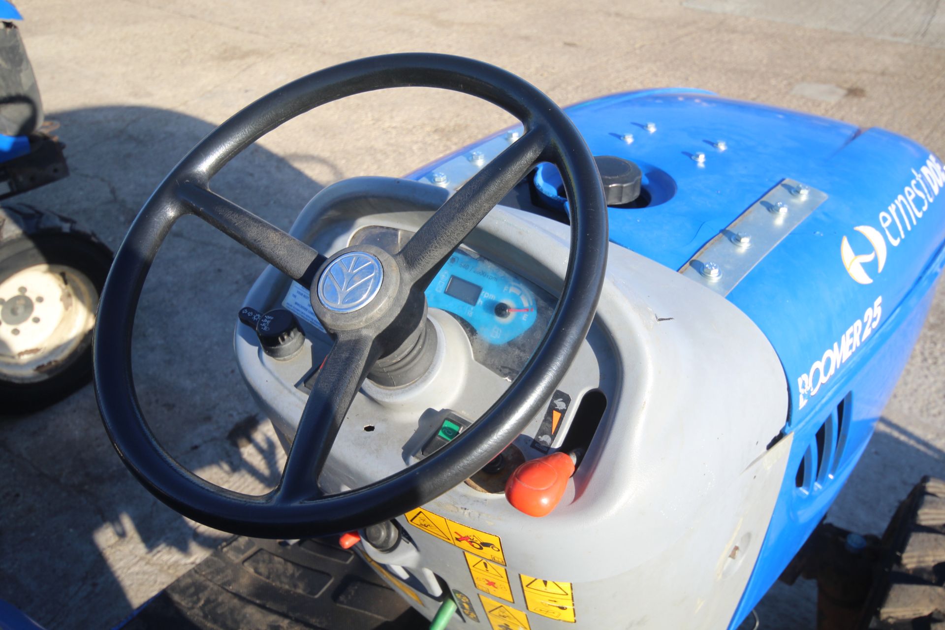 **UDATED DESCRIPTION** New Holland Boomer 25 4WD compact tractor. Registration EU17 AXK. Date of - Image 37 of 50