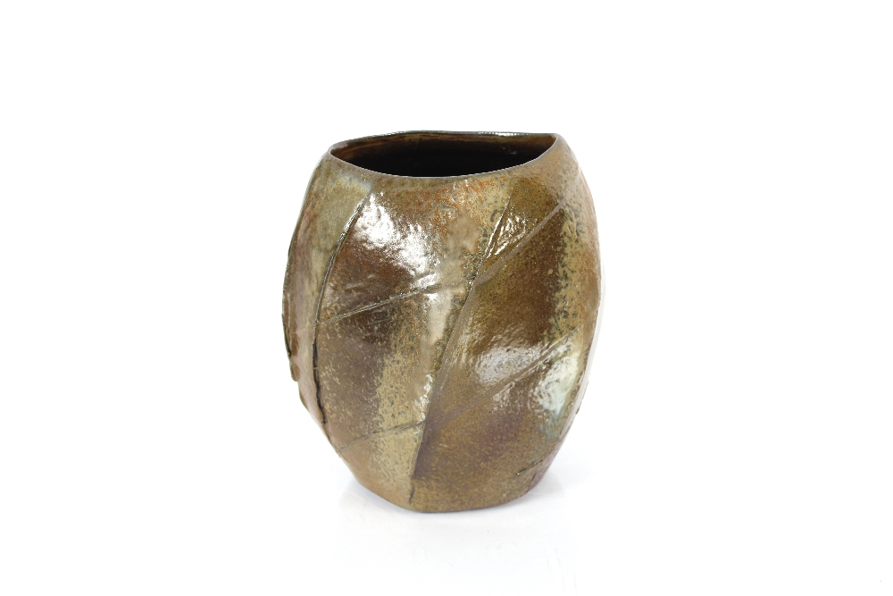 A Kevin Akhurst Studio pottery vase, 22cm high - Image 2 of 3