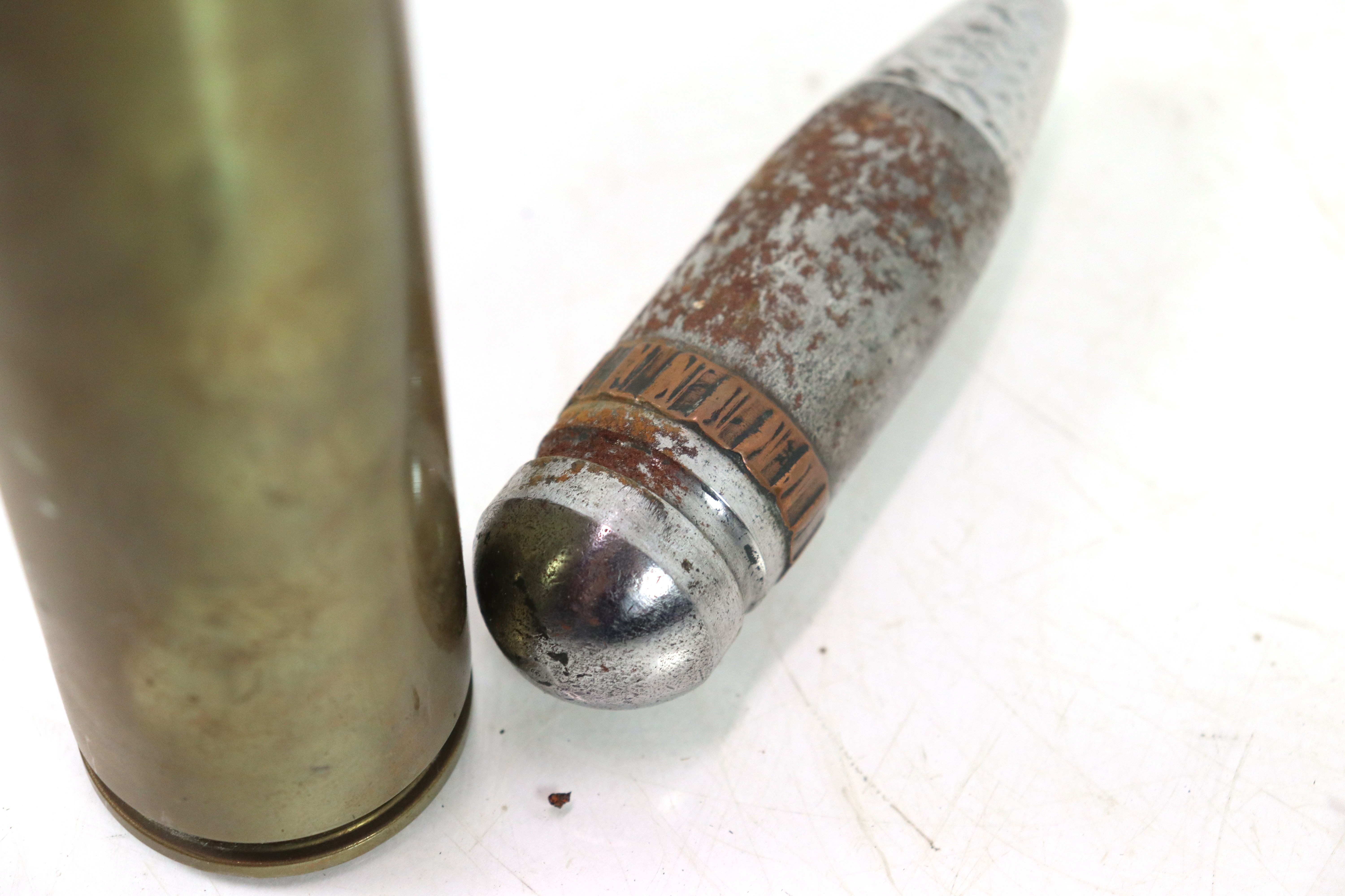 Two 30mm shell cases with heads, and a 40mm Bofers - Image 10 of 18