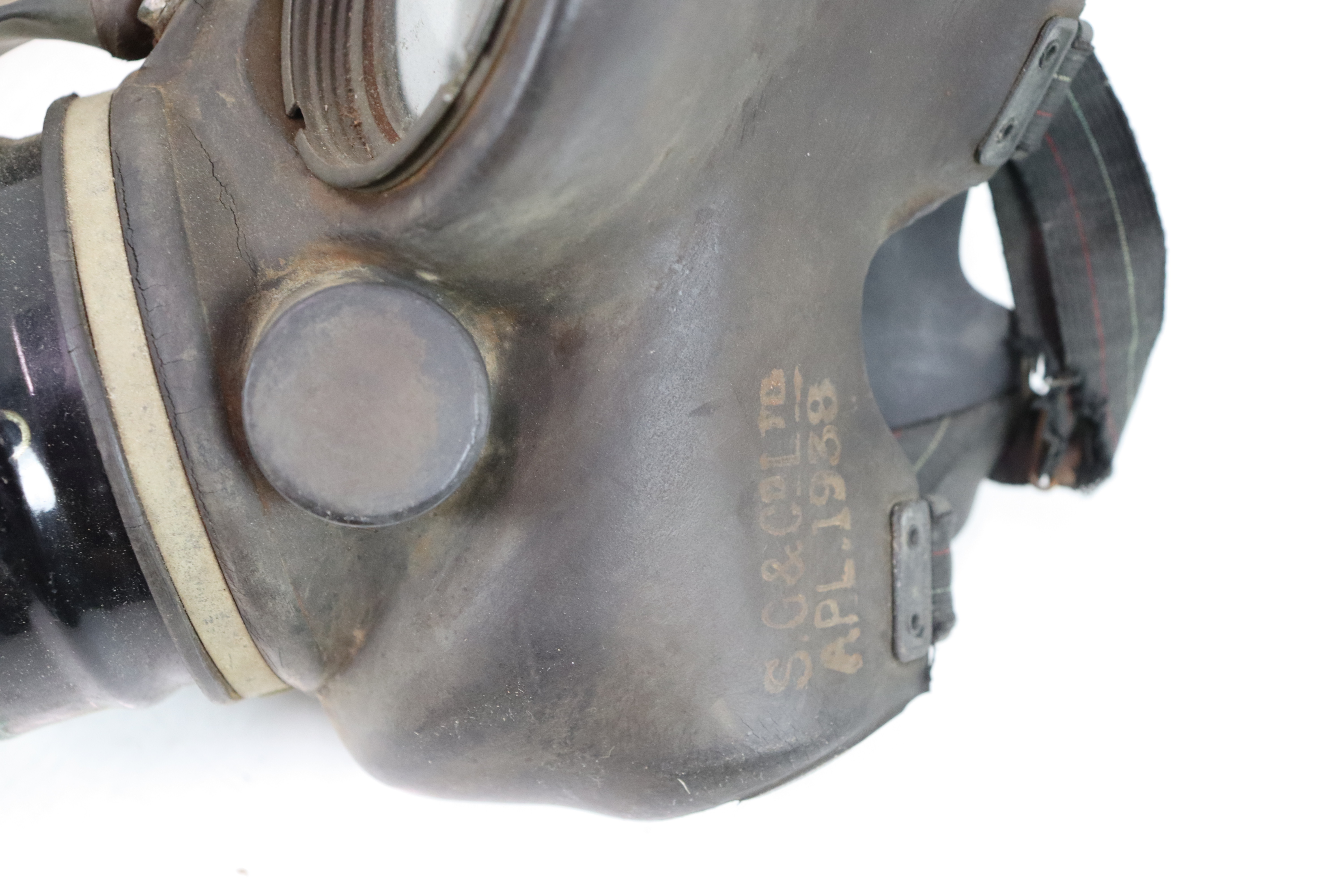 A Siebe Gorman gas mask (SG & Co. Ltd 1938) within - Image 8 of 18