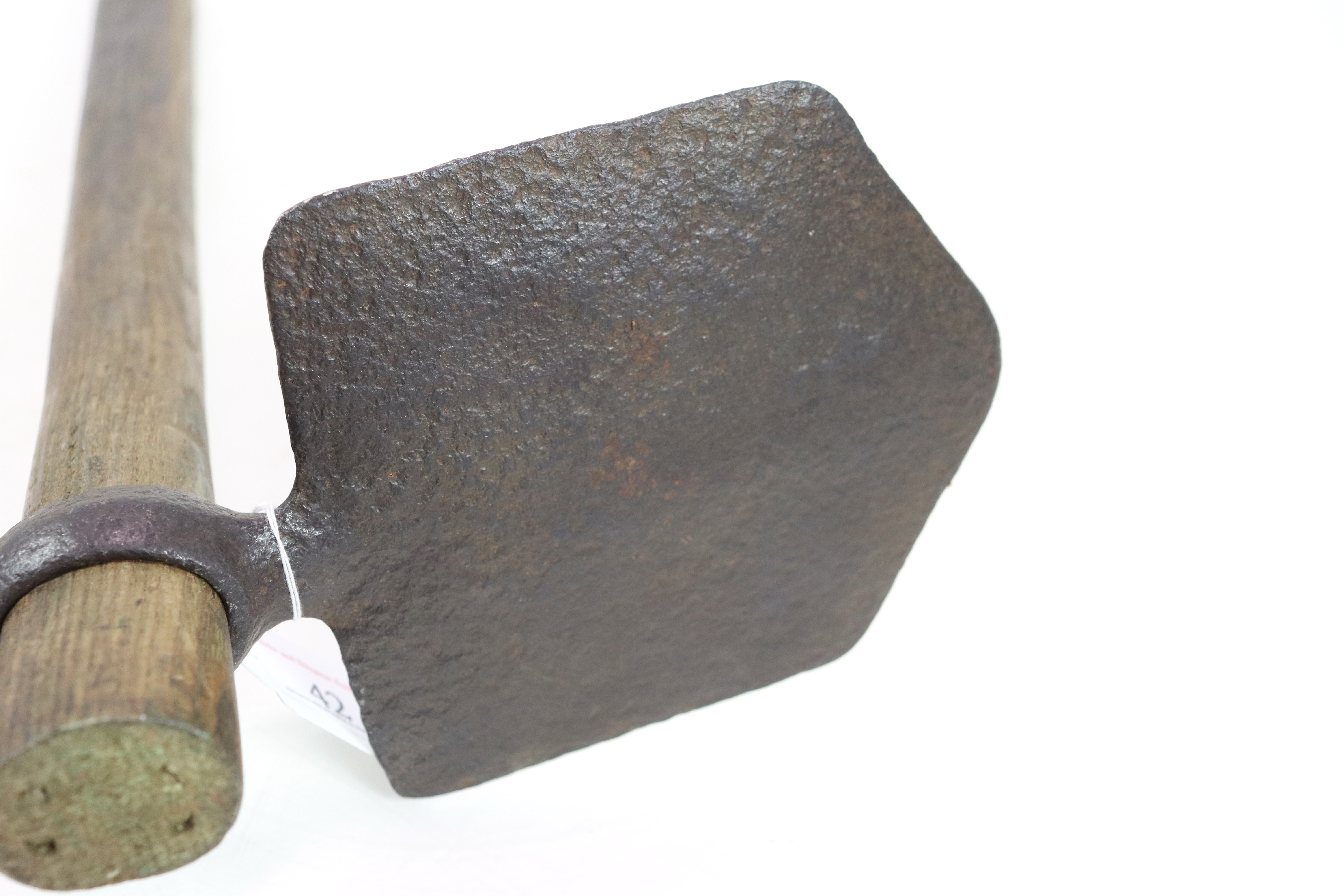 A WWI era entrenching tool (later shaft) - Image 6 of 7