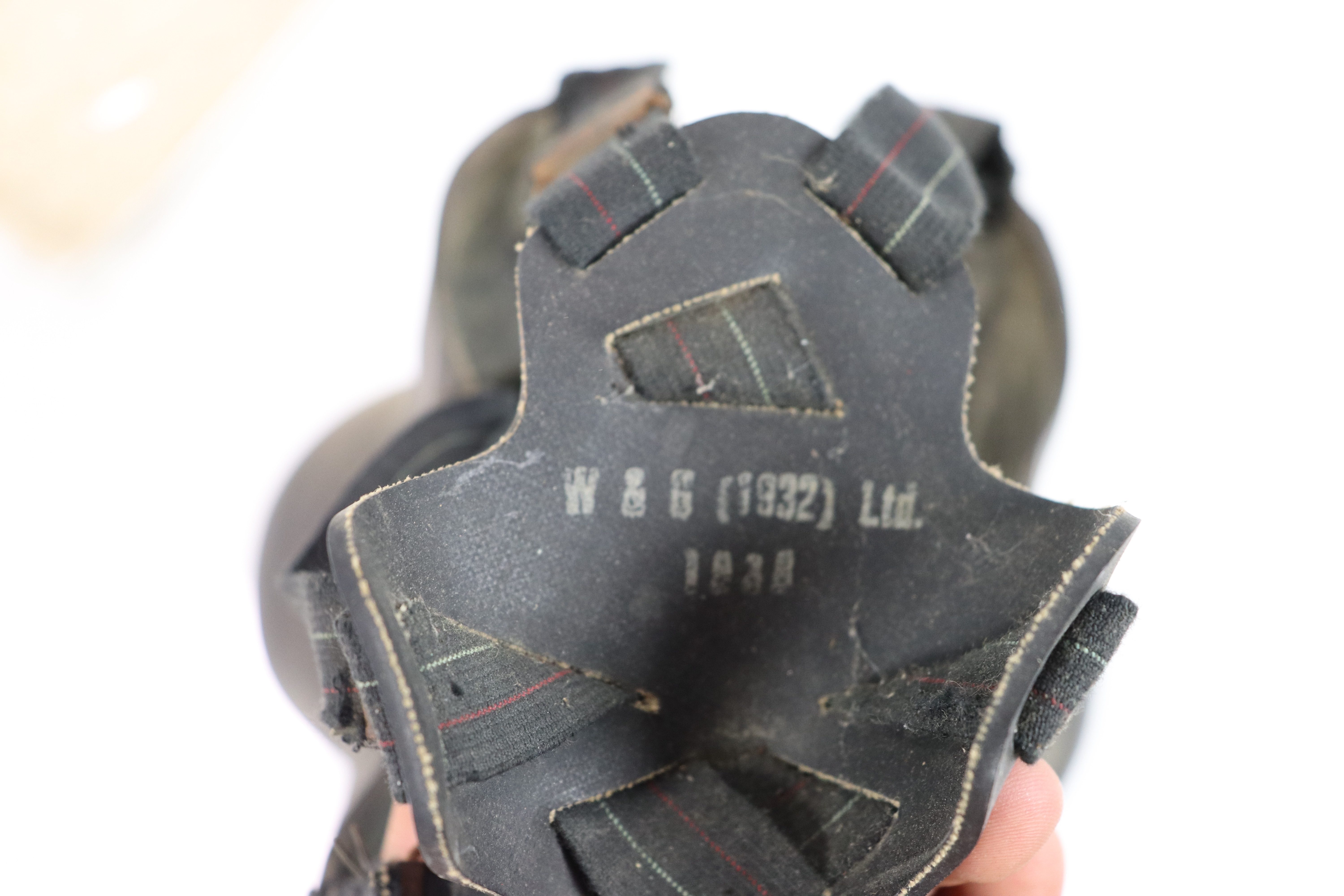 A Siebe Gorman gas mask (SG & Co. Ltd 1938) within - Image 10 of 18