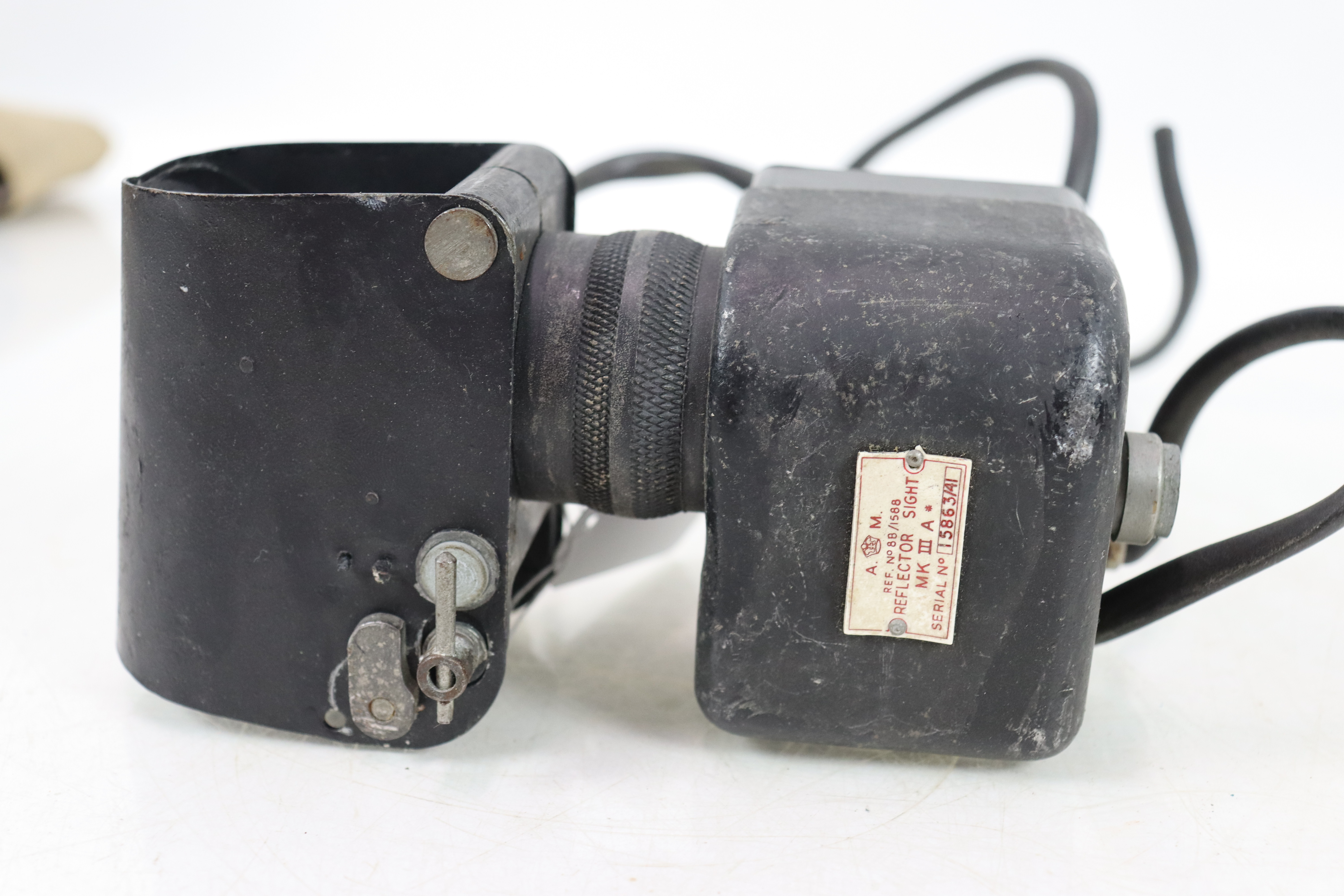 A WWII era reflector sight Mk IIIA with A.M. plaqu - Image 11 of 13