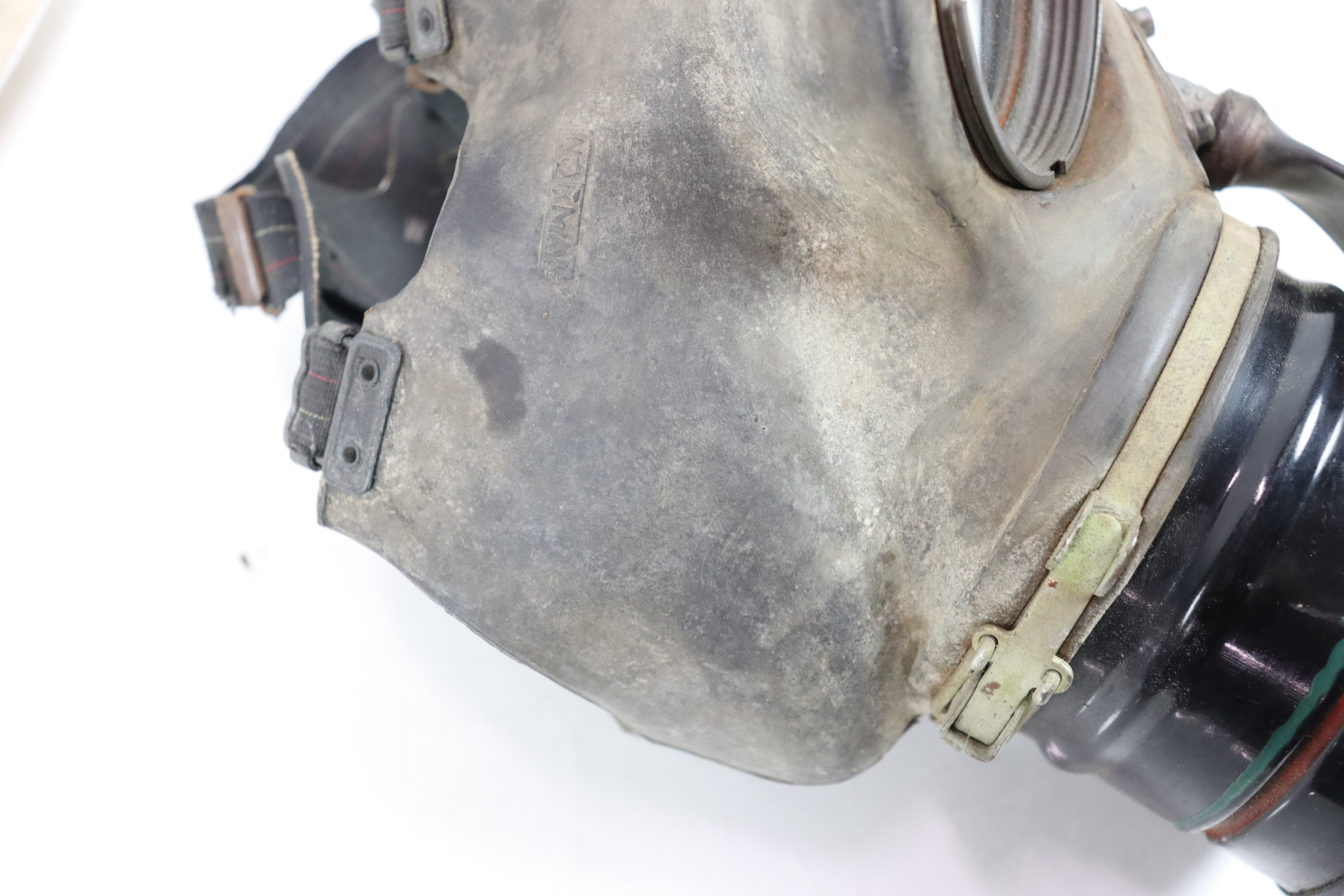 A Siebe Gorman gas mask (SG & Co. Ltd 1938) within - Image 5 of 18