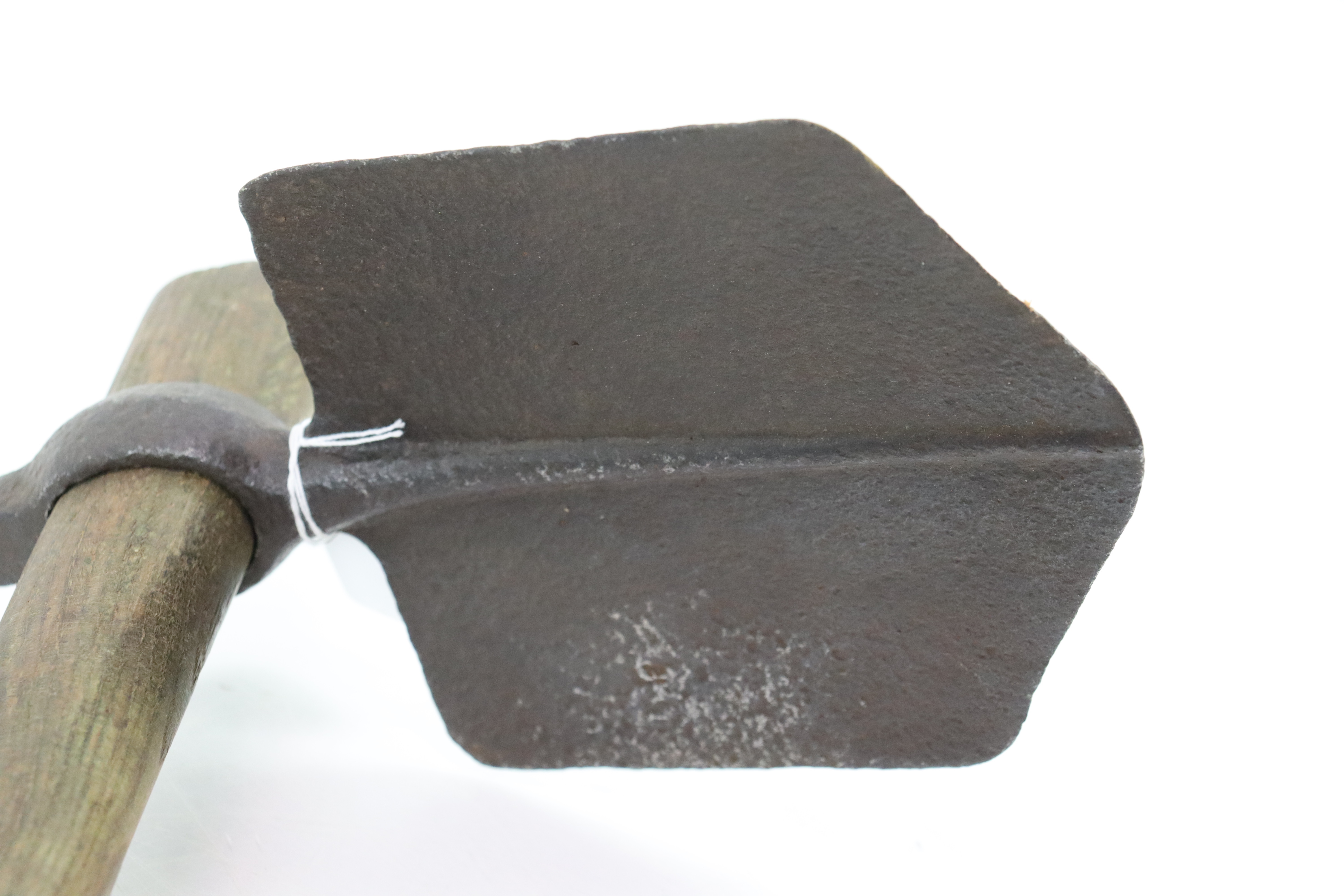 A WWI era entrenching tool (later shaft) - Image 2 of 7