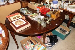 A mahogany pad foot drop leaf dining table