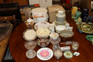 A quantity of various decorative china and glass i