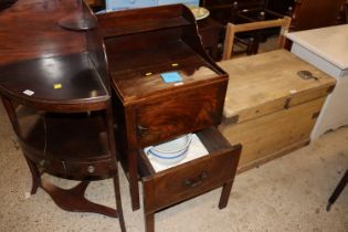 A Georgian mahogany commode