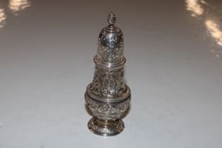 A silver pepperette, approx. 96gms