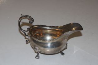 A silver sauce boat, approx. 322gms