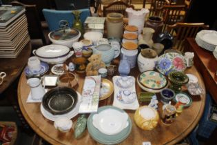 A large quantity of various decorative china to in