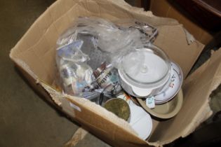 A box of miscellaneous kitchen items