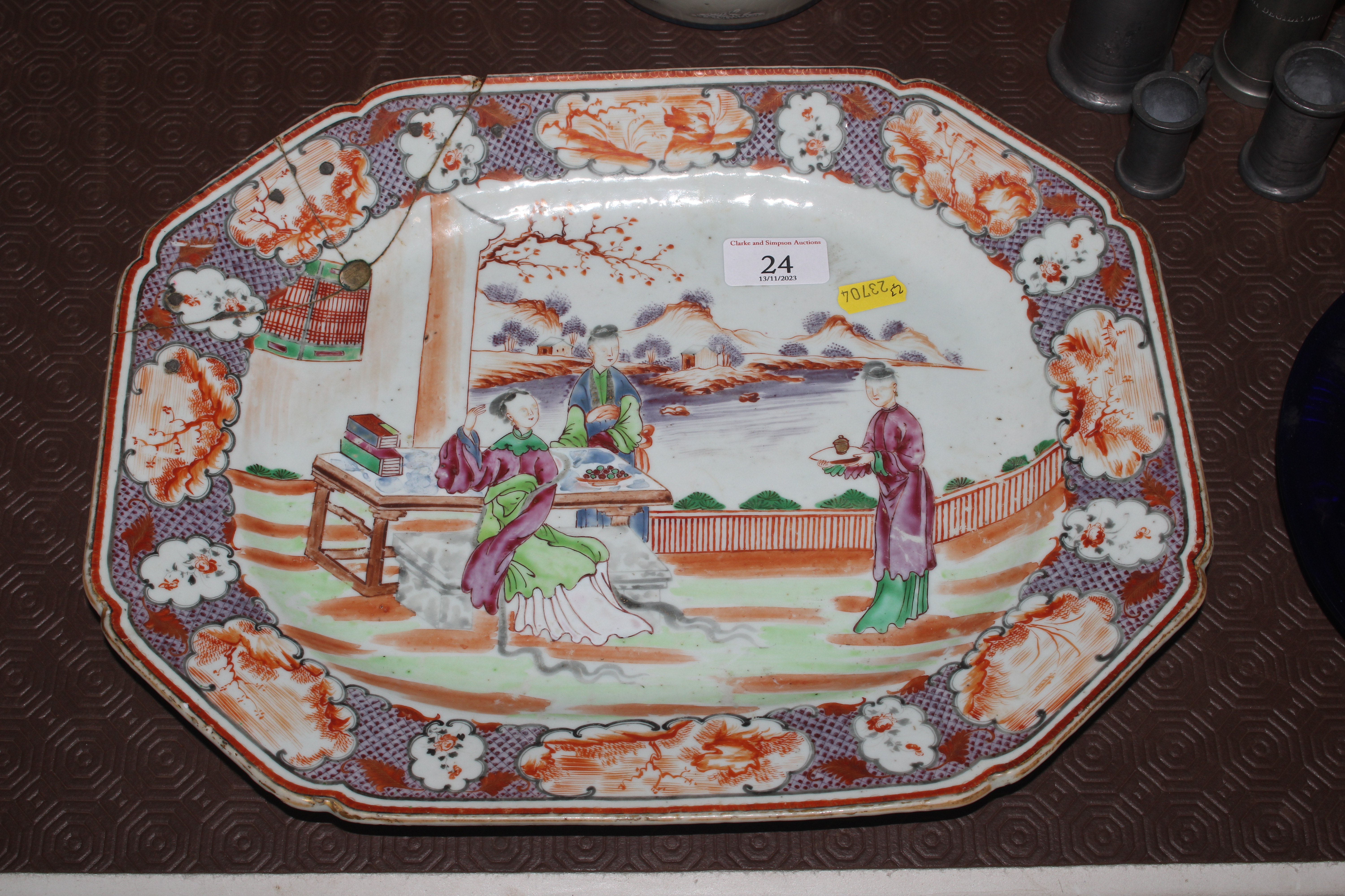 A 18th Century Chinese famille rose platter decora