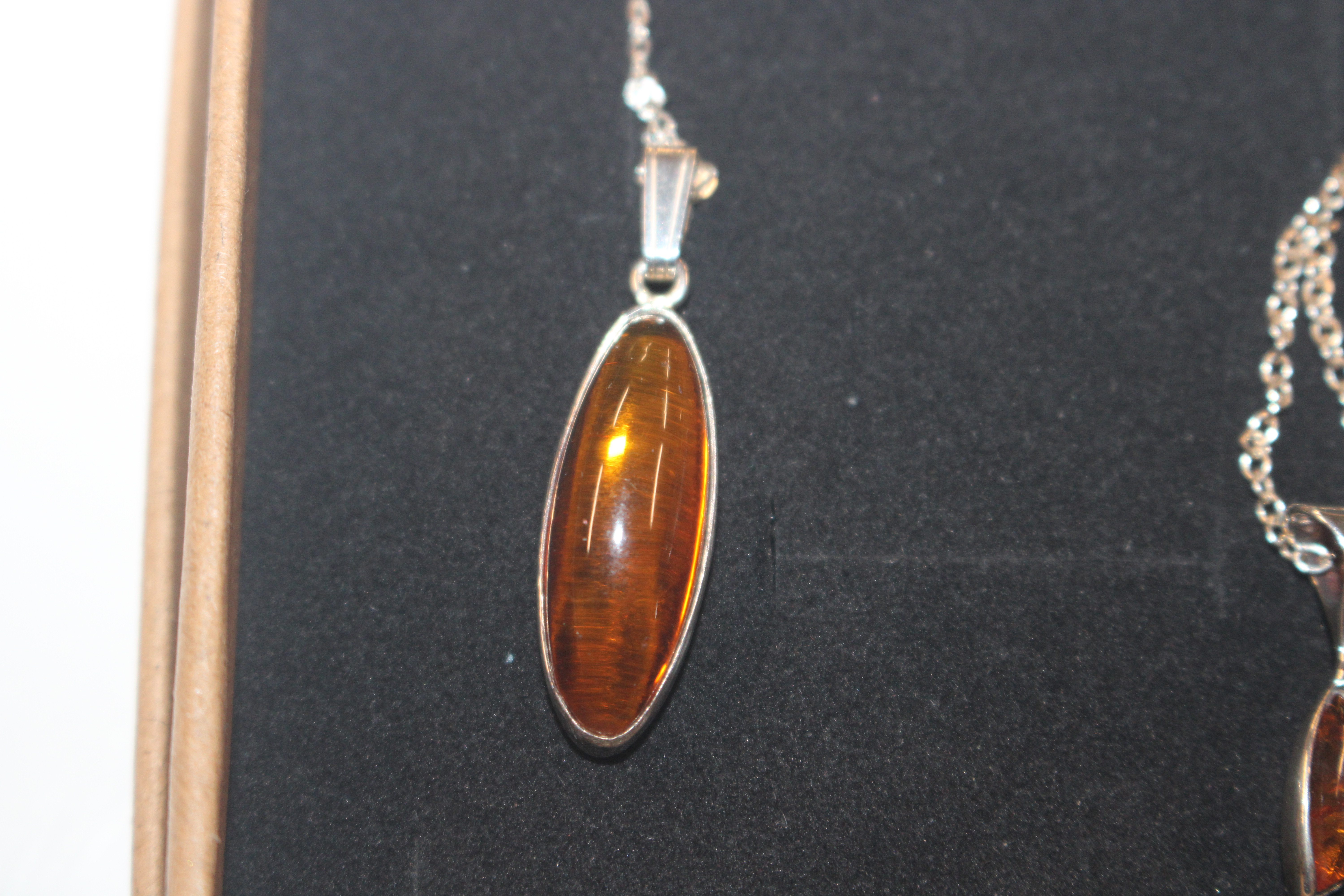 Two Sterling silver and amber pendants - Bild 2 aus 3