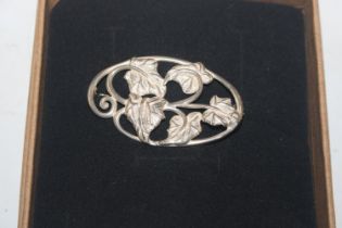 A Sterling silver Art Nouveau style ivy leaf brooc