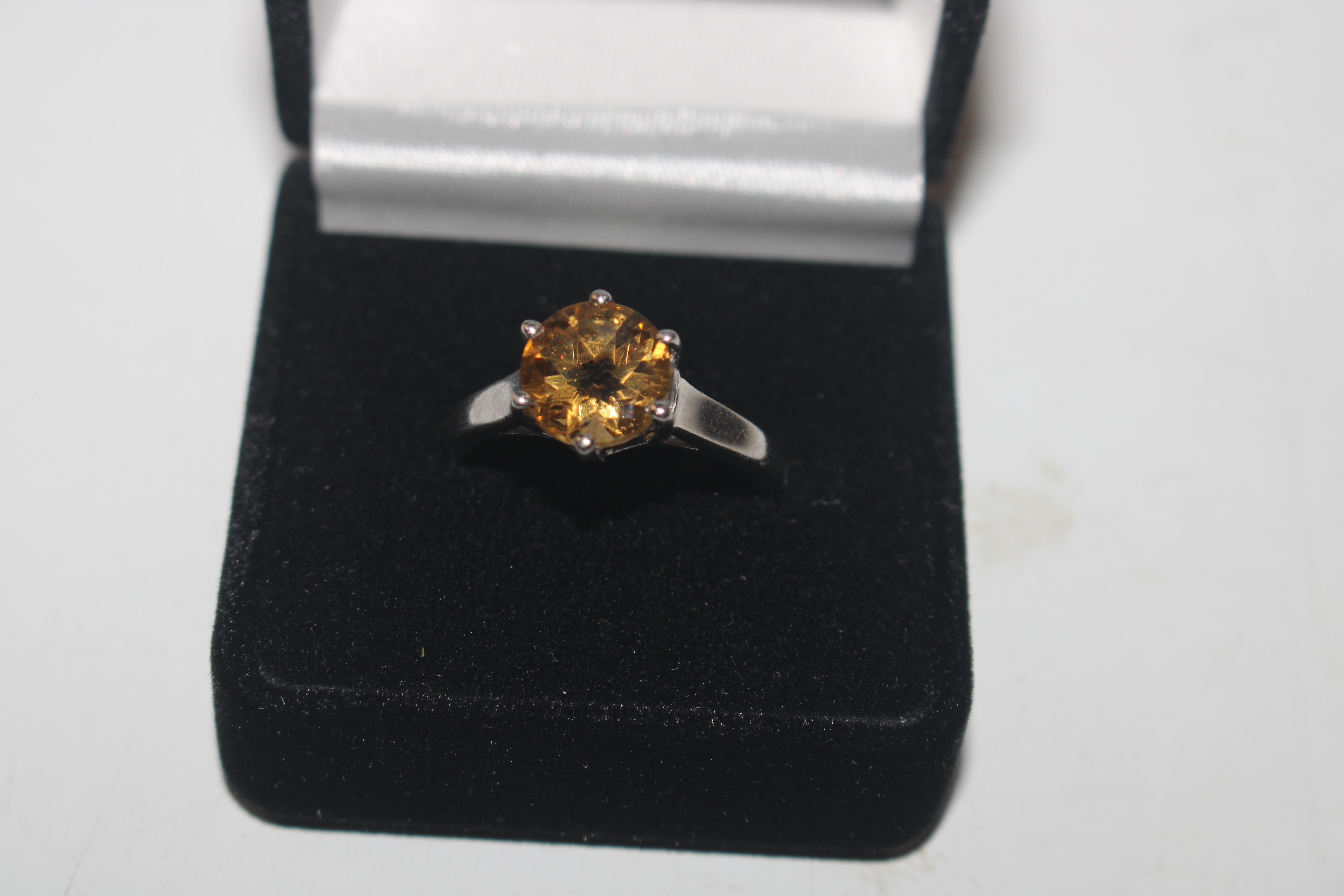 A 925 silver ring set with citrine coloured stone - Bild 2 aus 5